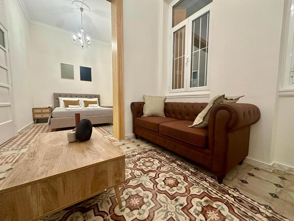 One-Bedroom Apartment photo 1