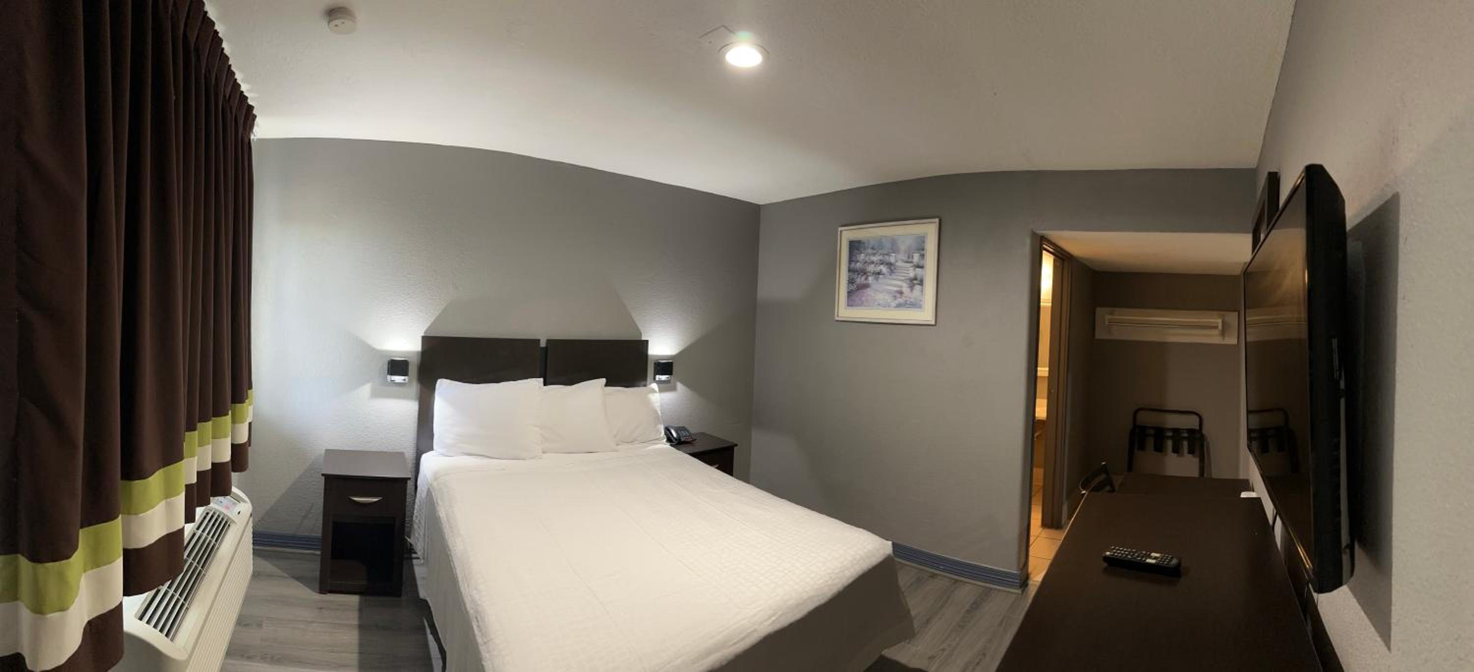 Deluxe Queen Room - Photo 7