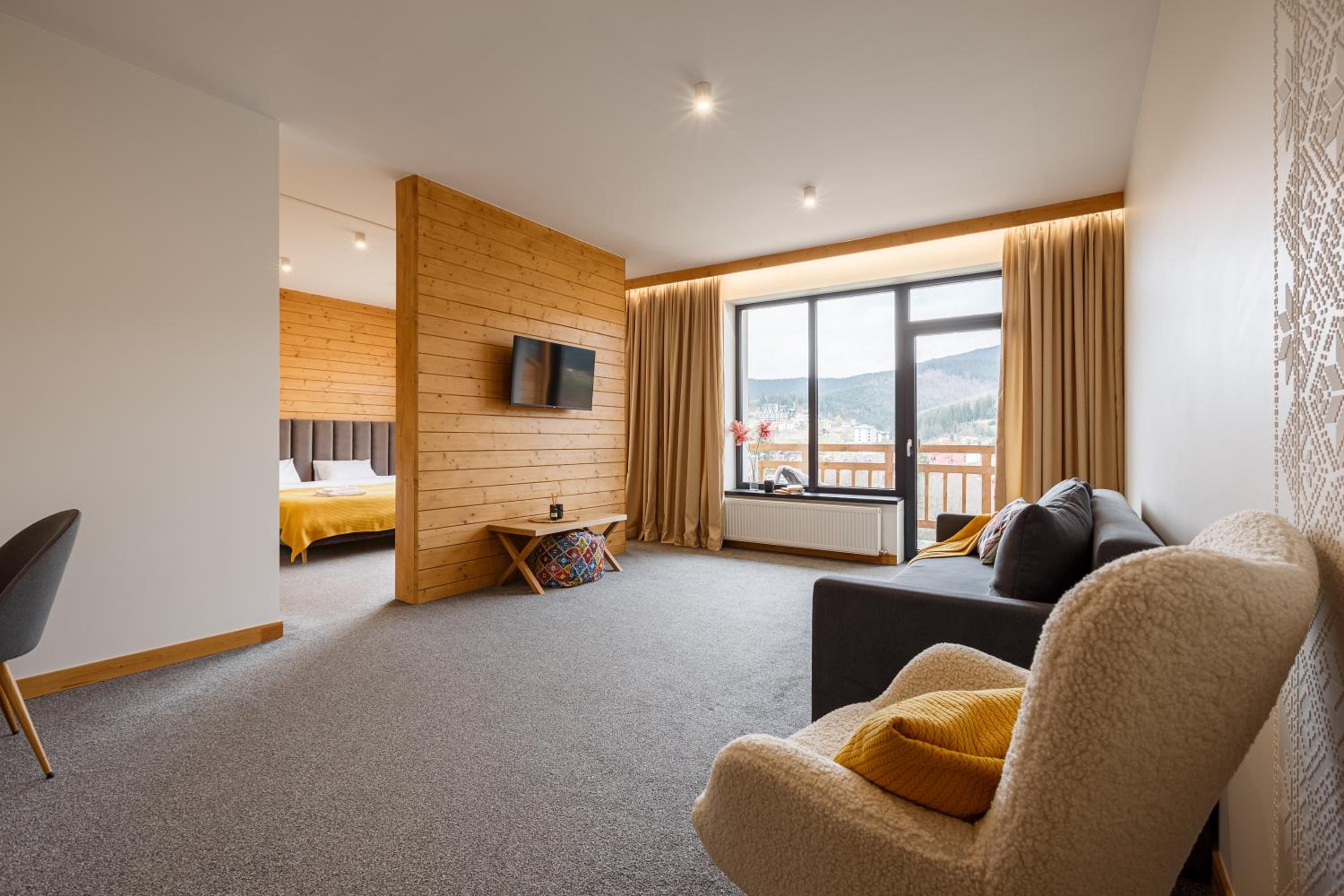 Suite with Mountain View