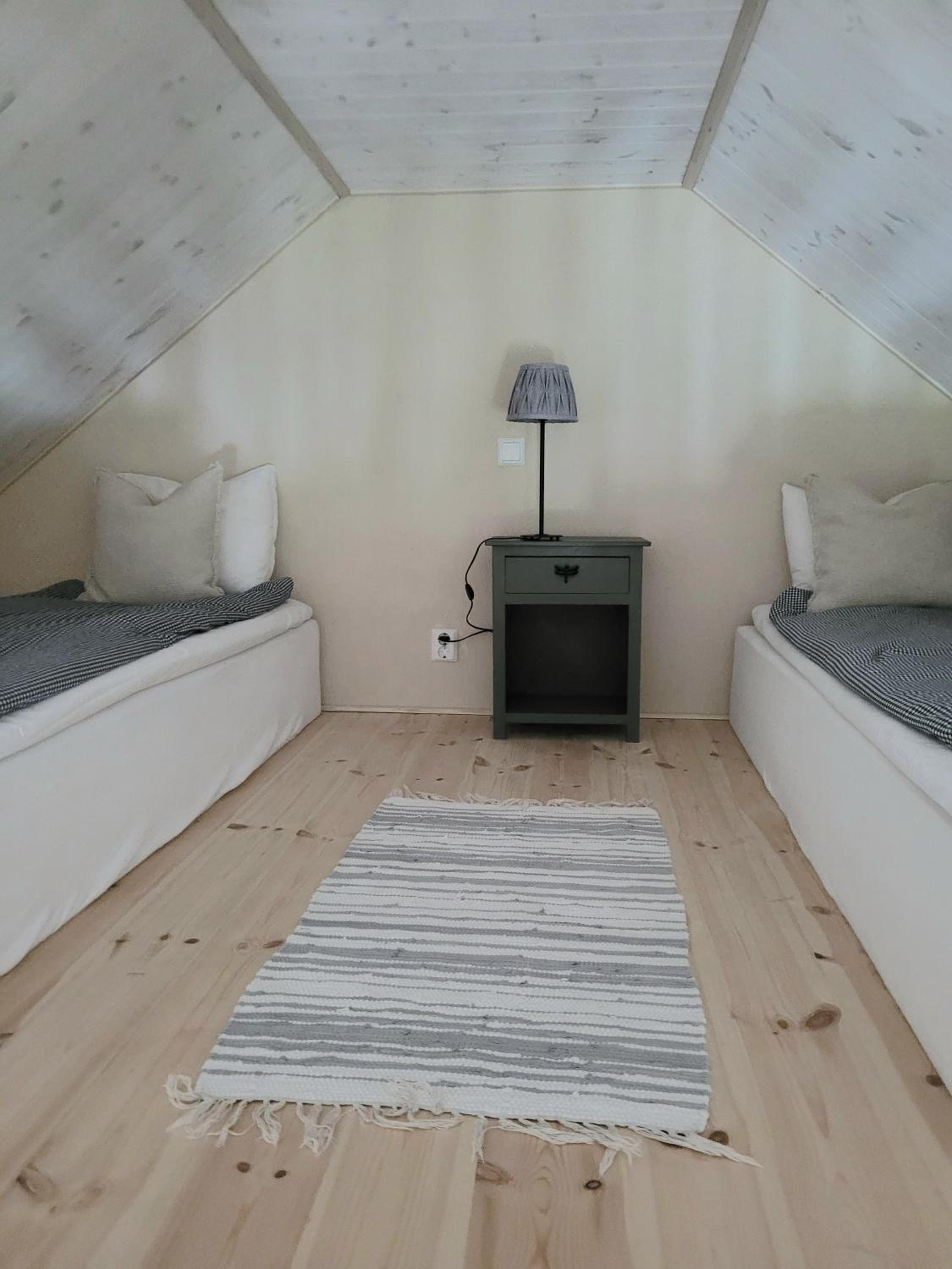 One-Bedroom House - Photo 23