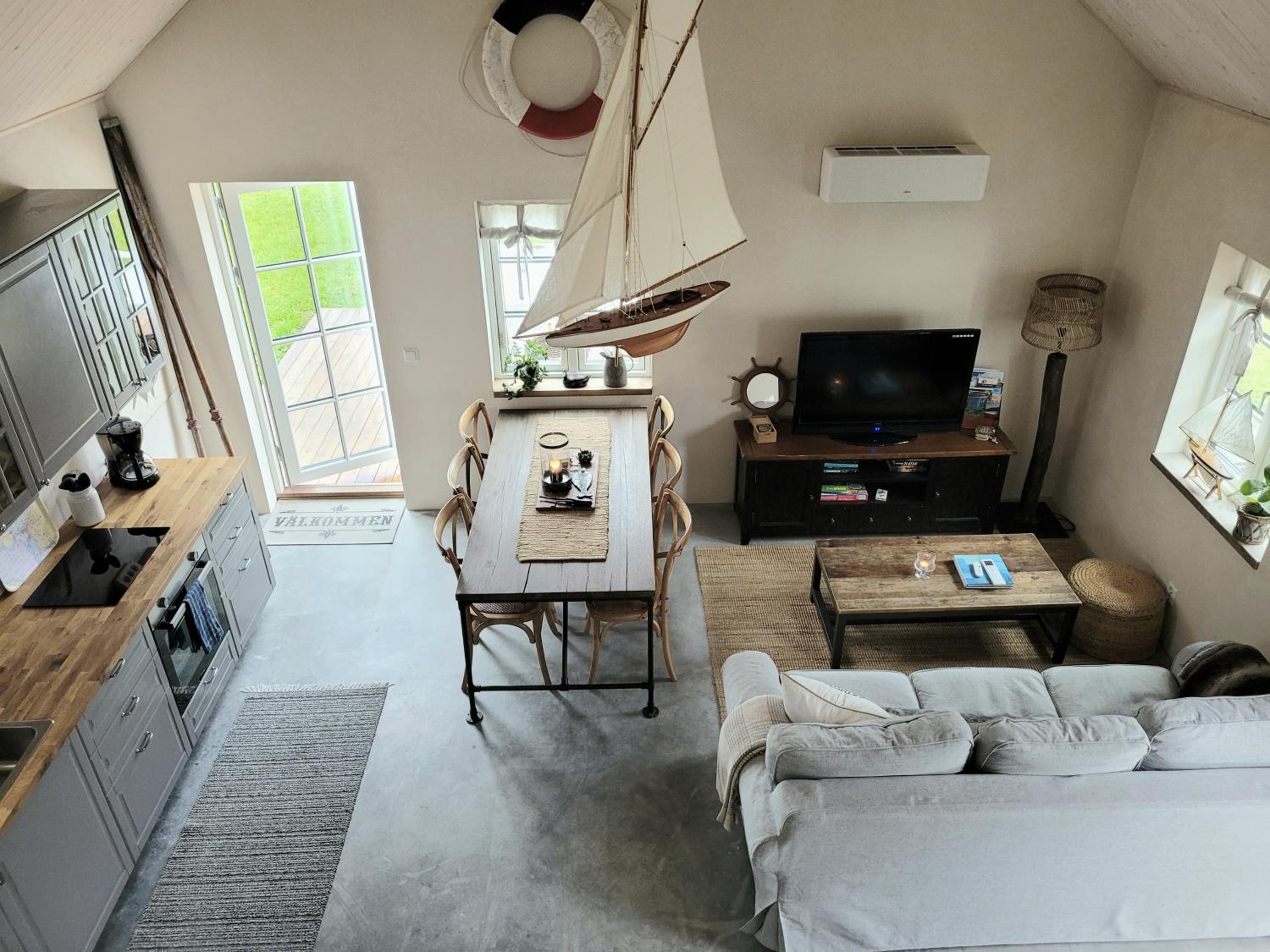One-Bedroom House - Photo 2