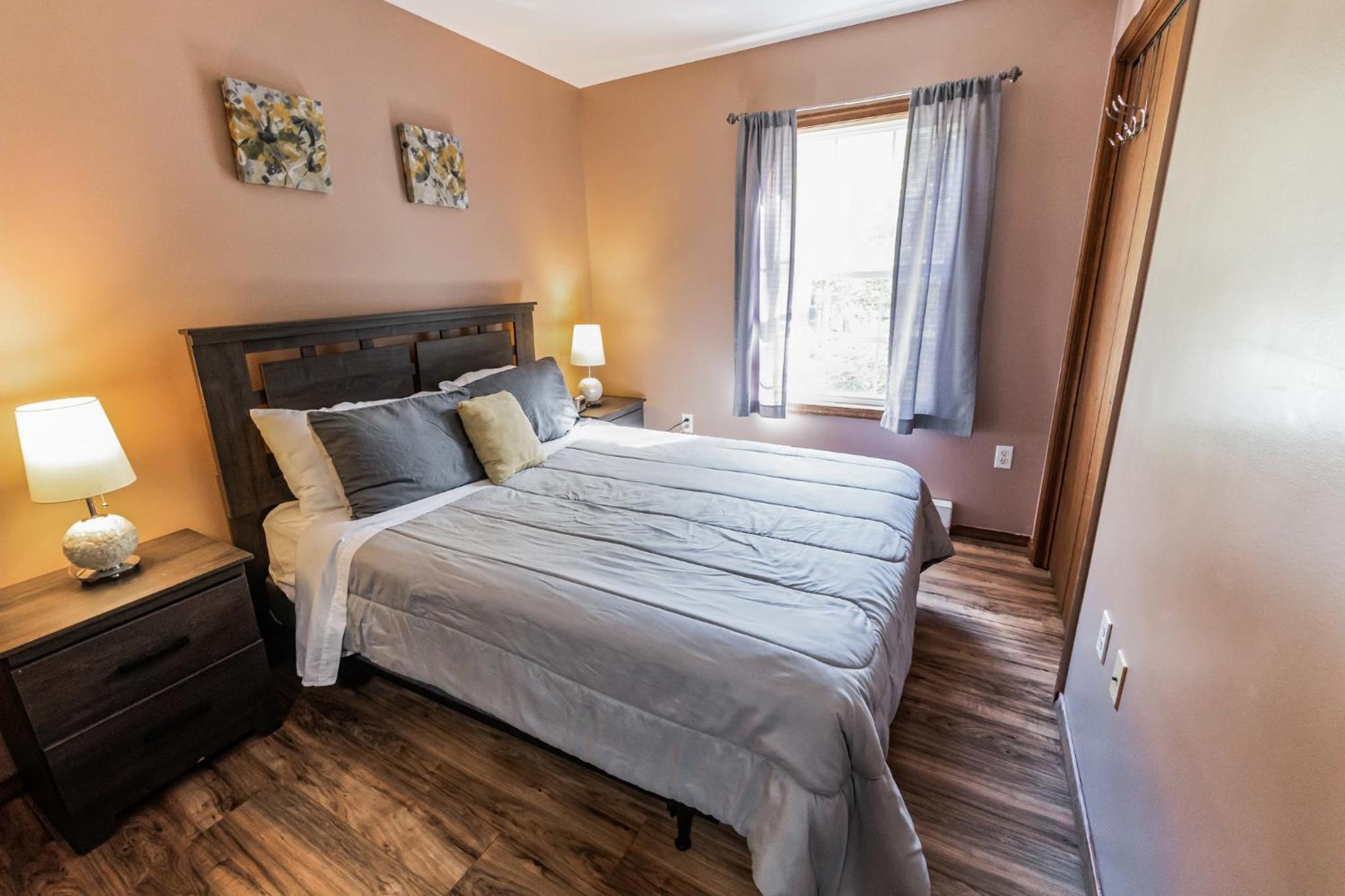 Five-Bedroom House photo 1
