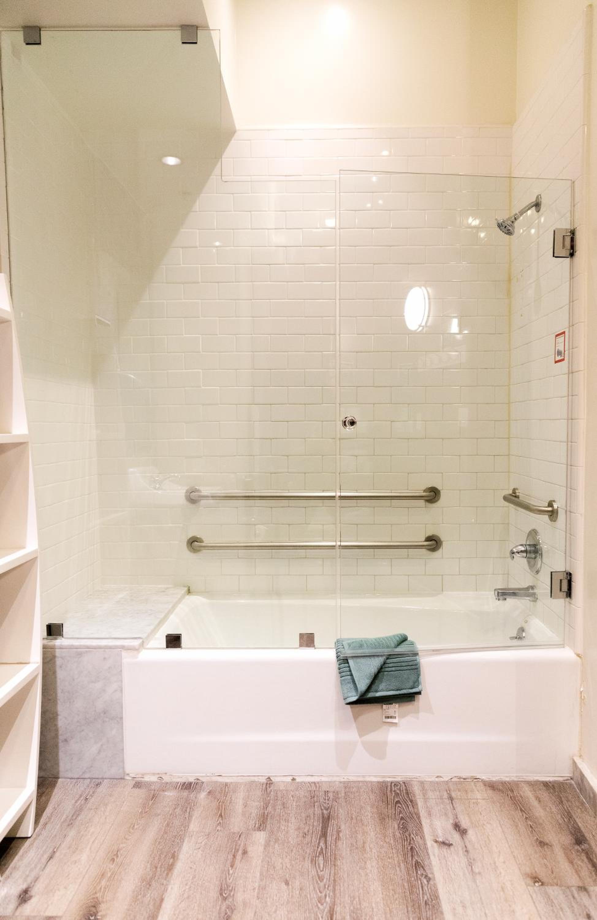 Five-Bedroom Mobility/Hearing Access Suite with Tub with Grab Bars, Non-Smoking photo 2