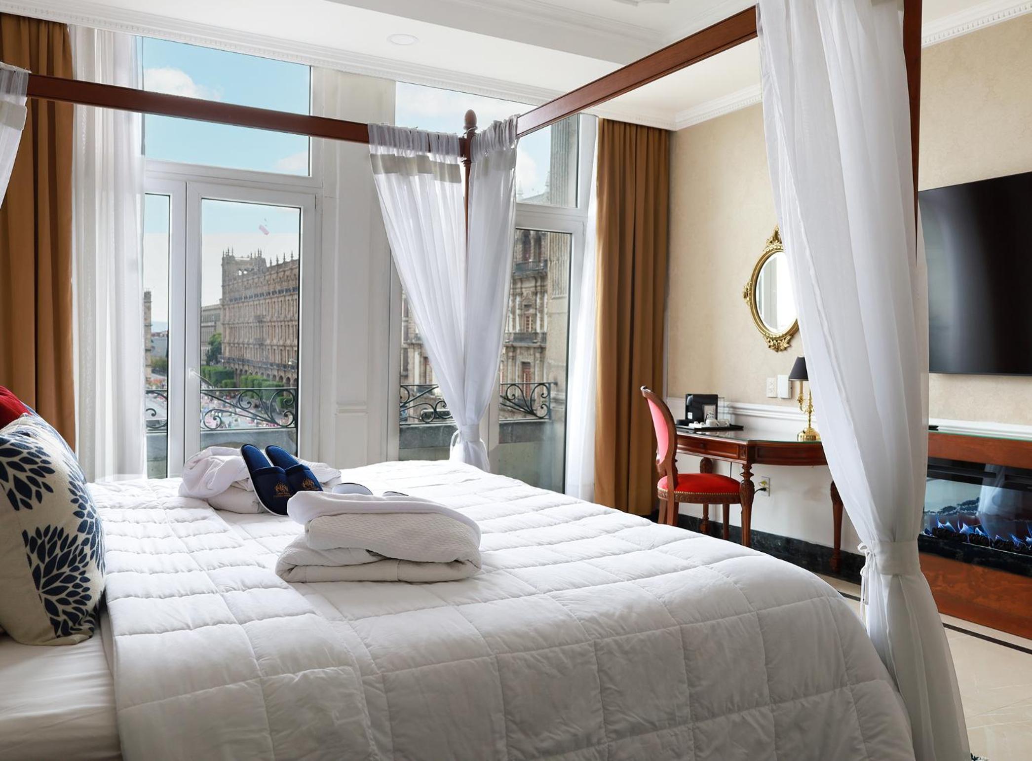 Junior Suite - Zocalo View - Photo 15