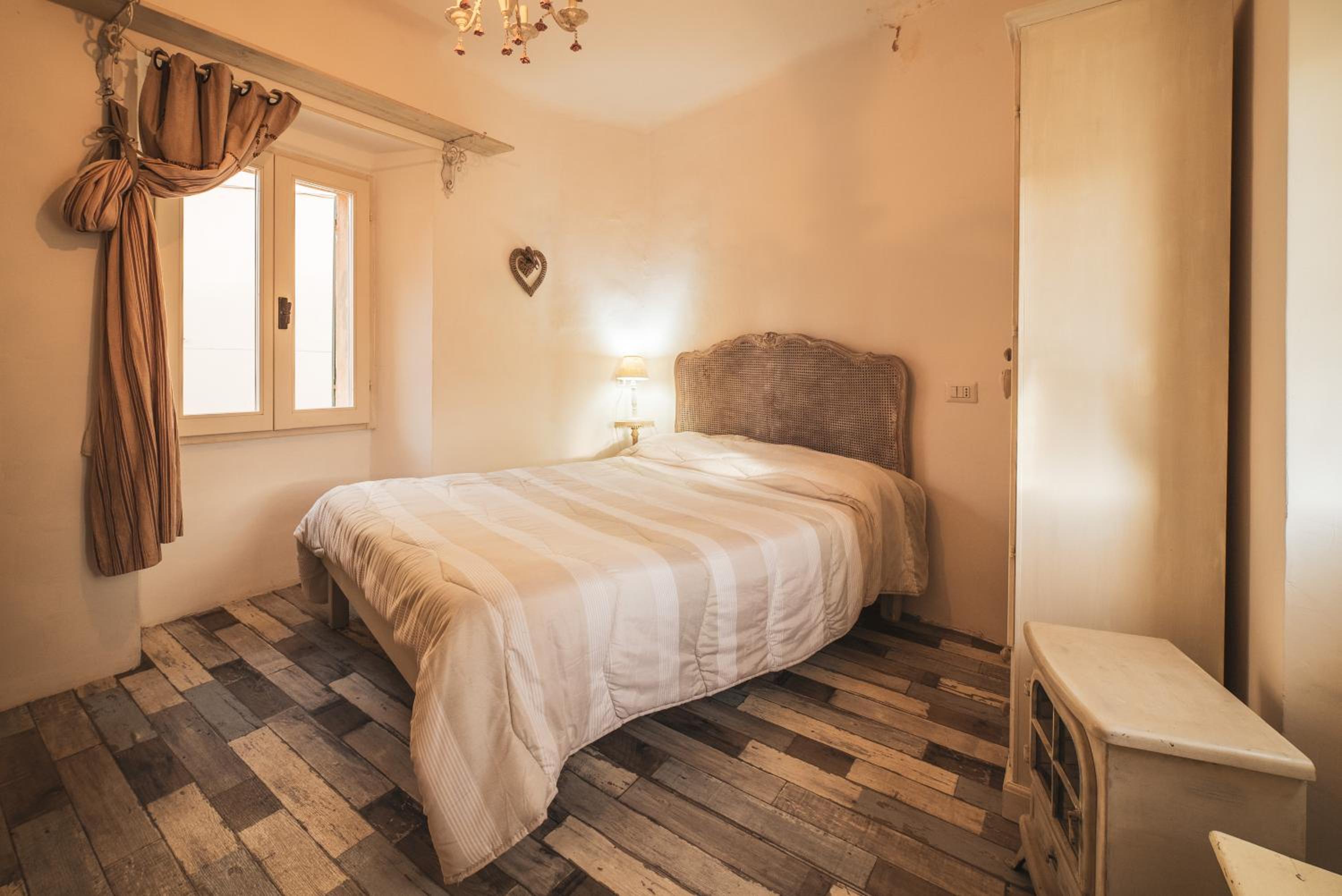 One-Bedroom House photo 1