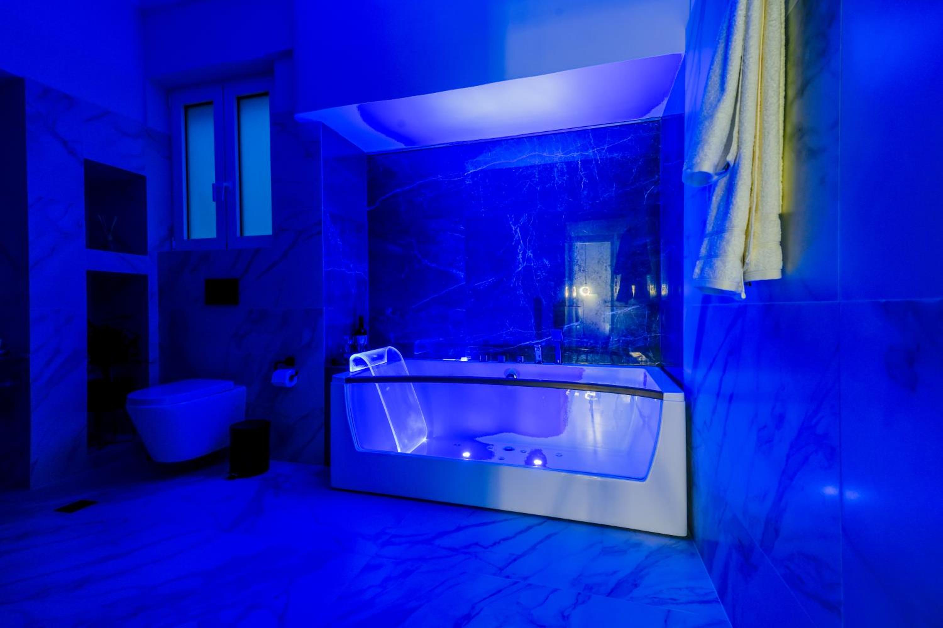 Suite with Spa Bath photo 2