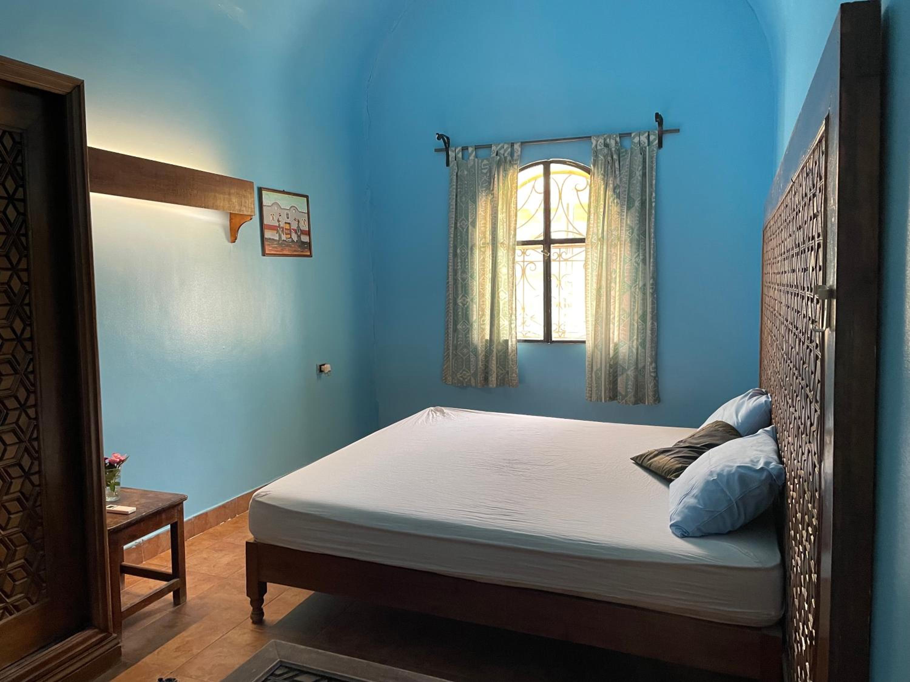 Deluxe Double Room with Private Bathroom With Garden View - Photo 8