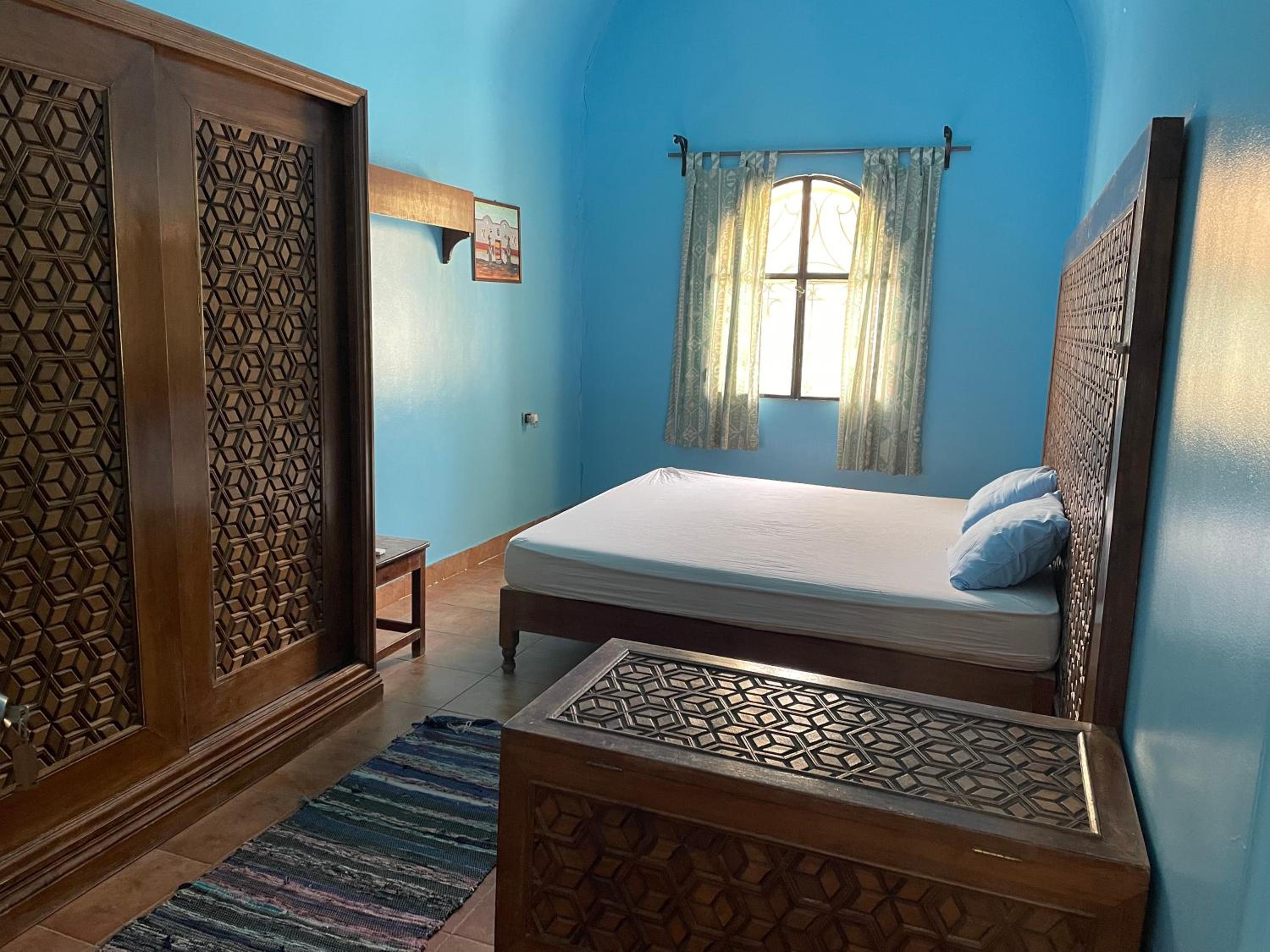 Deluxe Double Room with Private Bathroom With Garden View - Photo 9