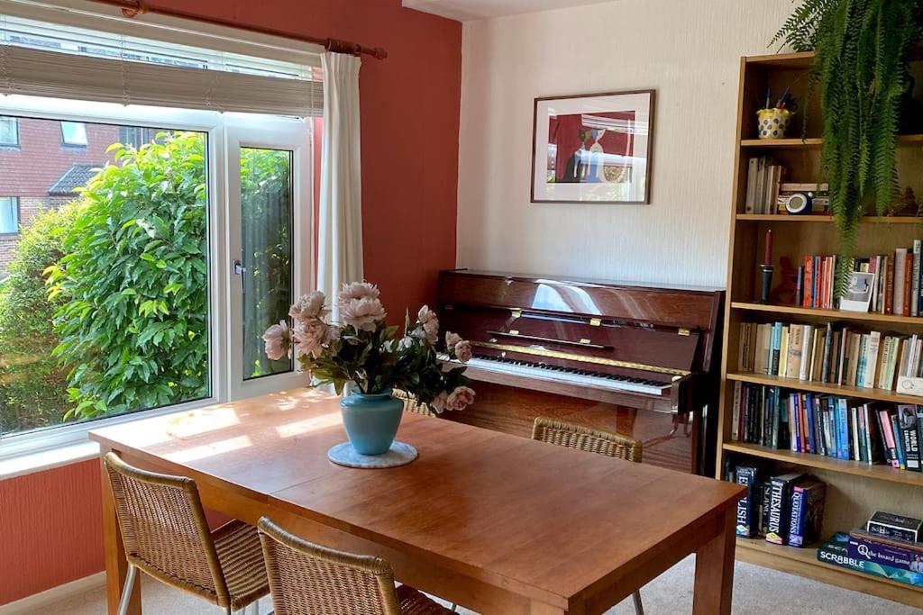 Two-Bedroom House photo 3