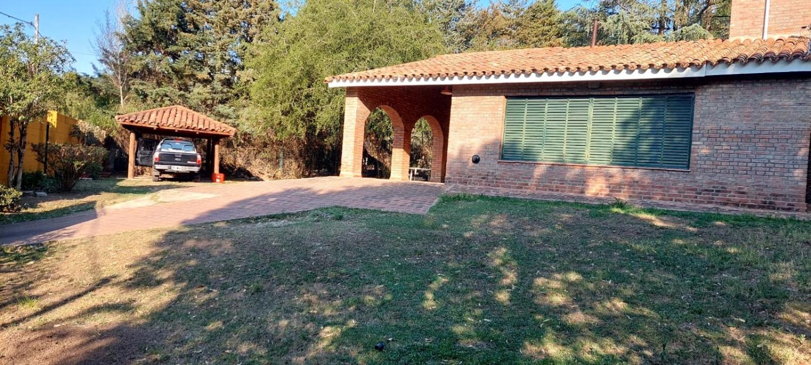 Three-Bedroom House photo 2