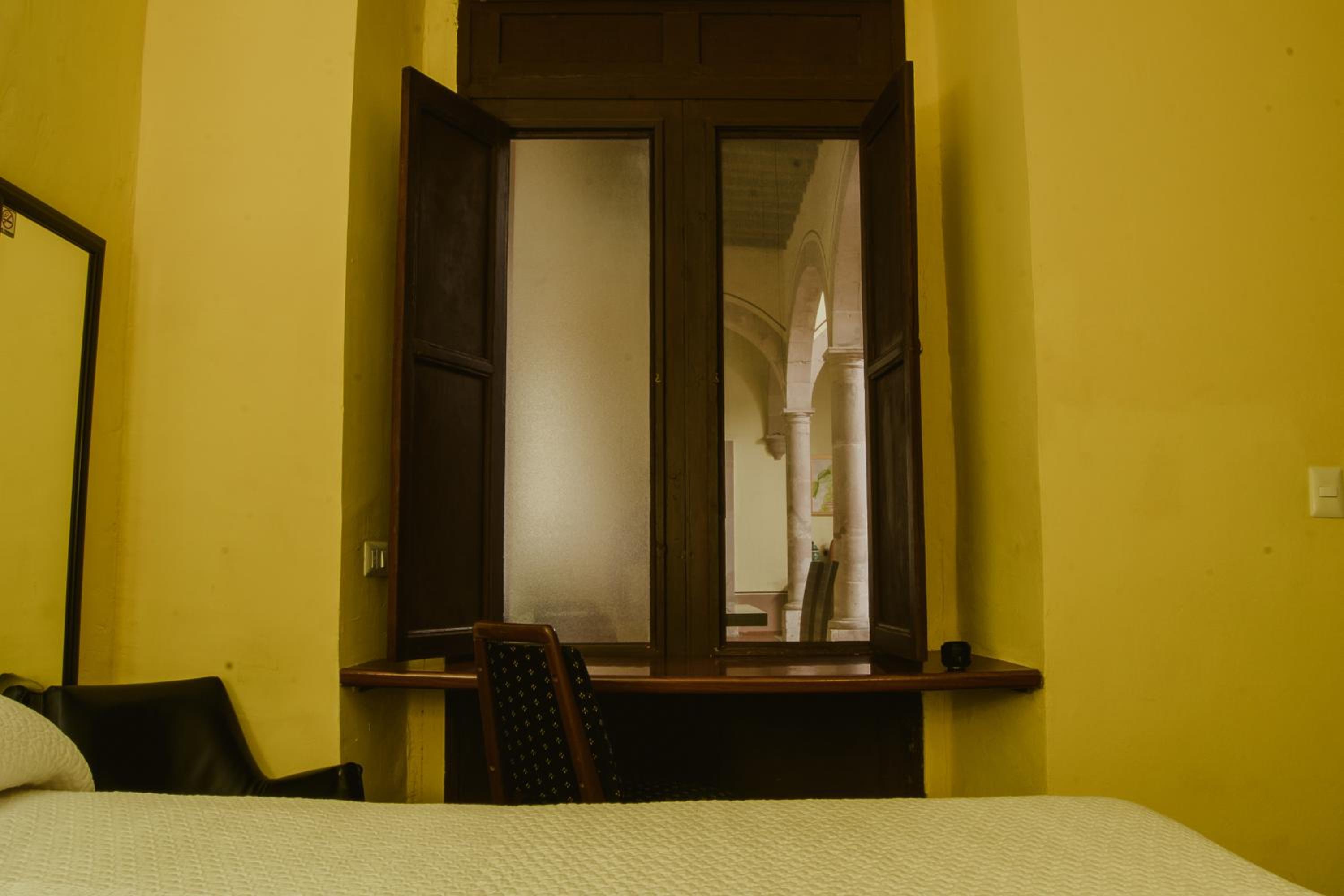 Deluxe Double Room with Bath photo 3