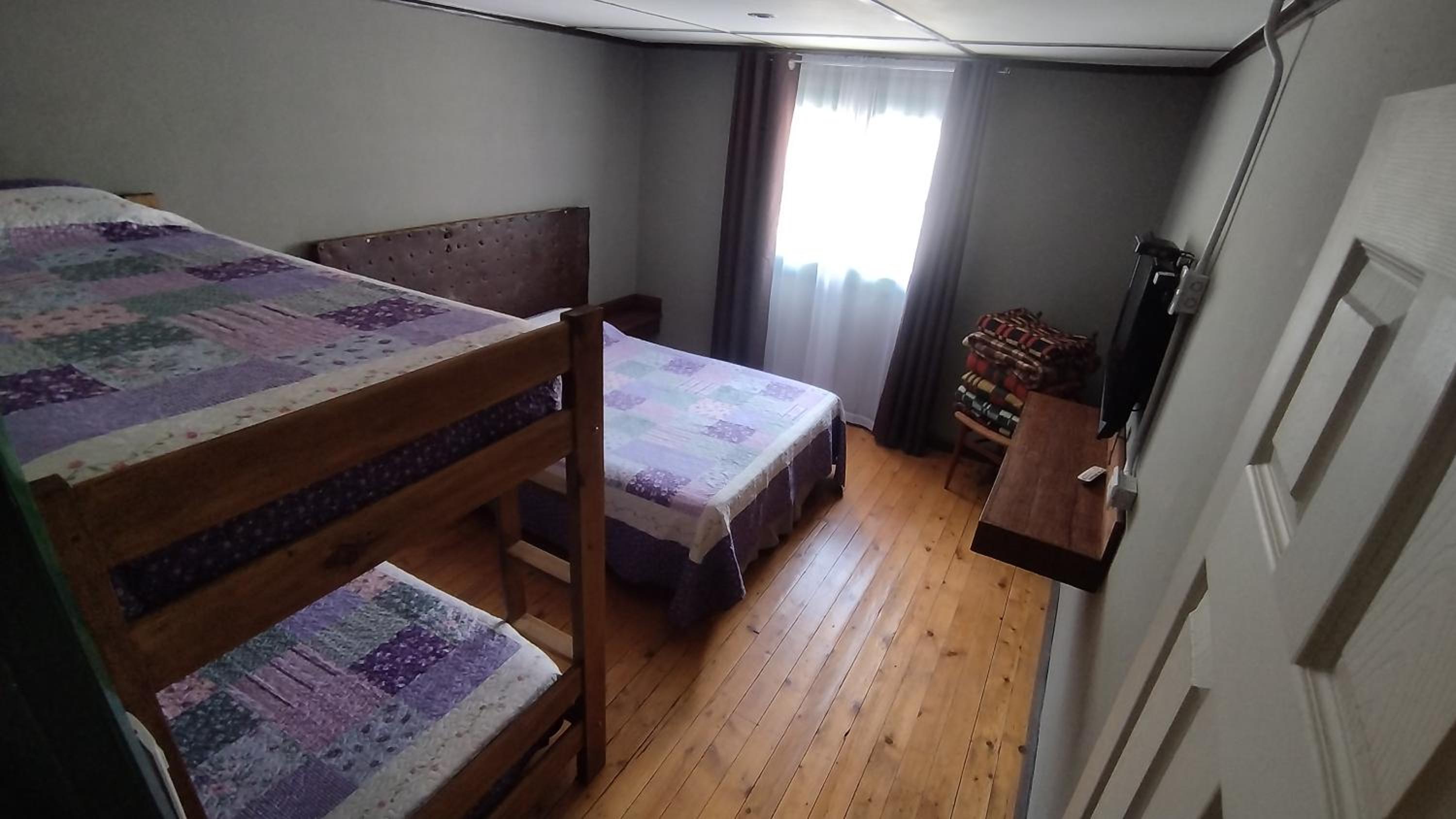 Economy Quadruple Room With Shared Bathroom photo 1