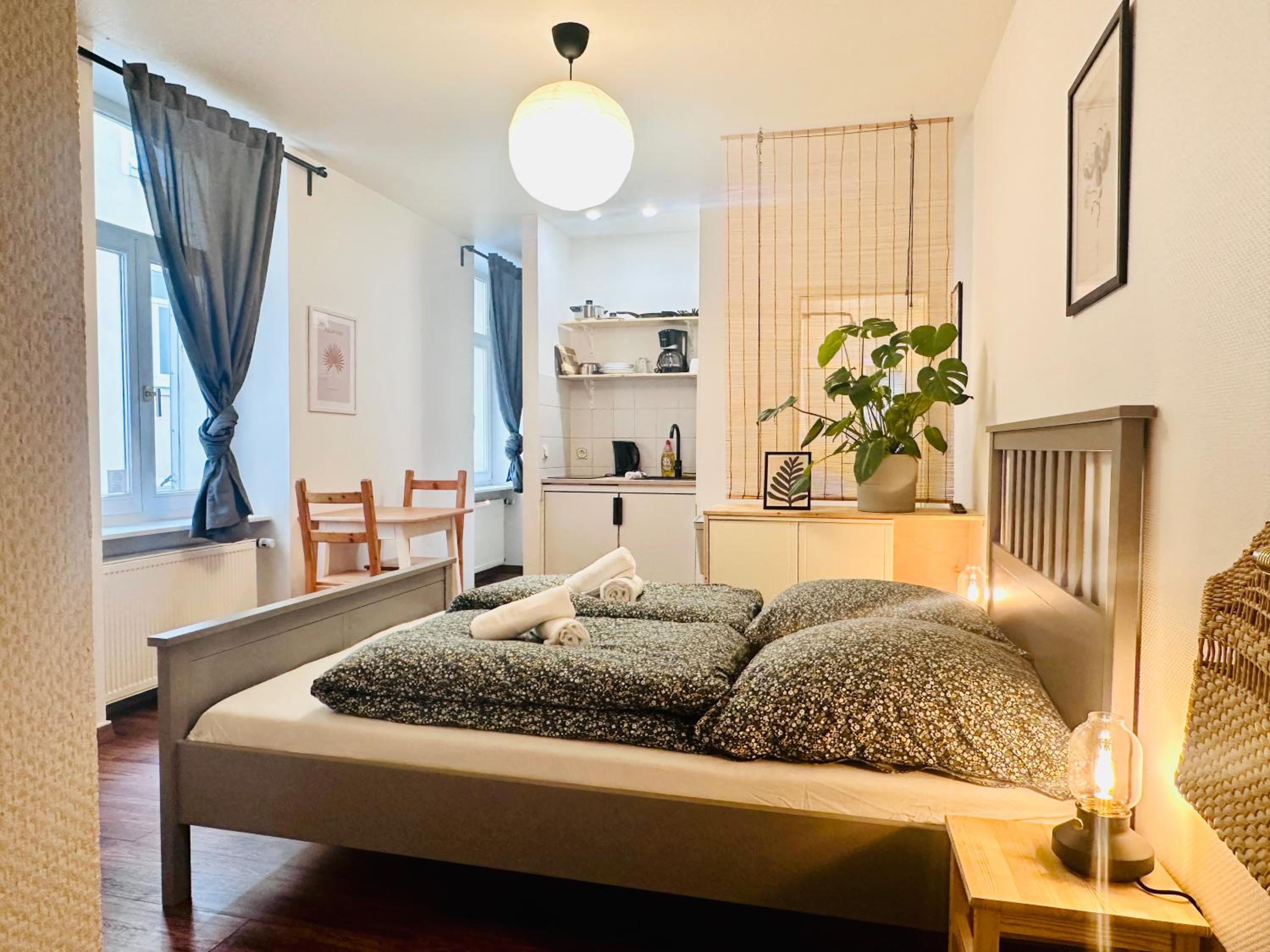 One-Bedroom Apartment photo 1