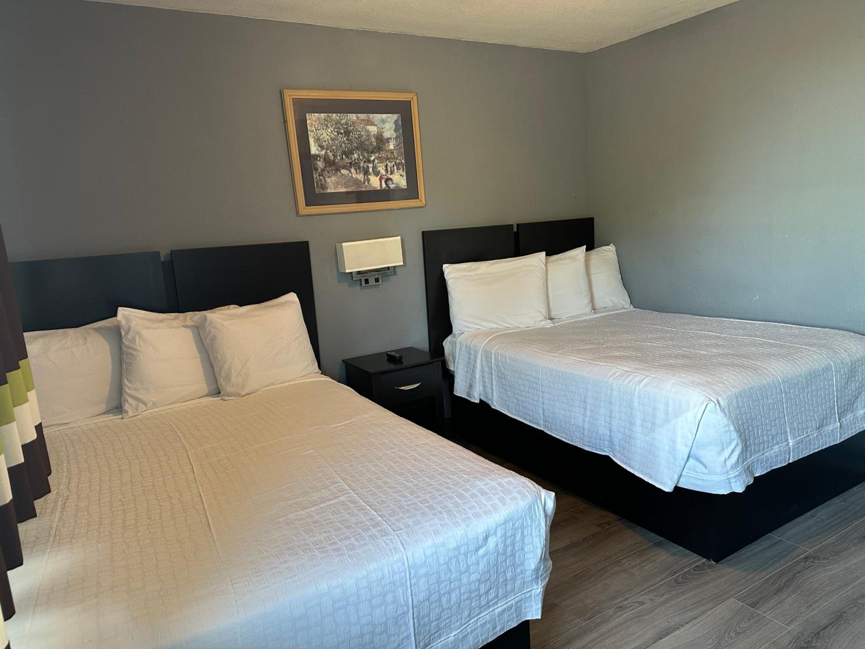 Double Room with Two Double Beds - Photo 1