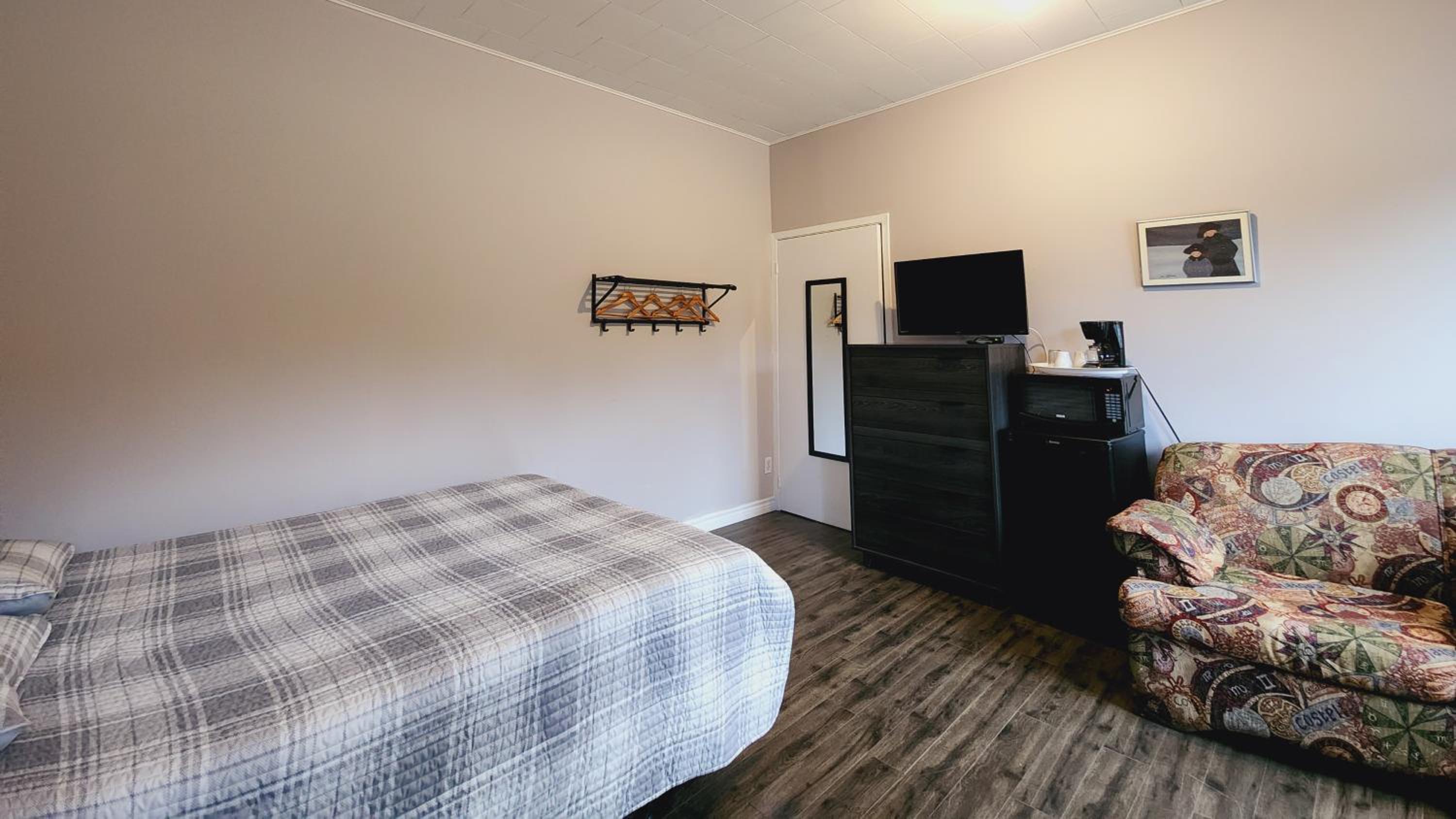 Budget Double Room - Photo 4