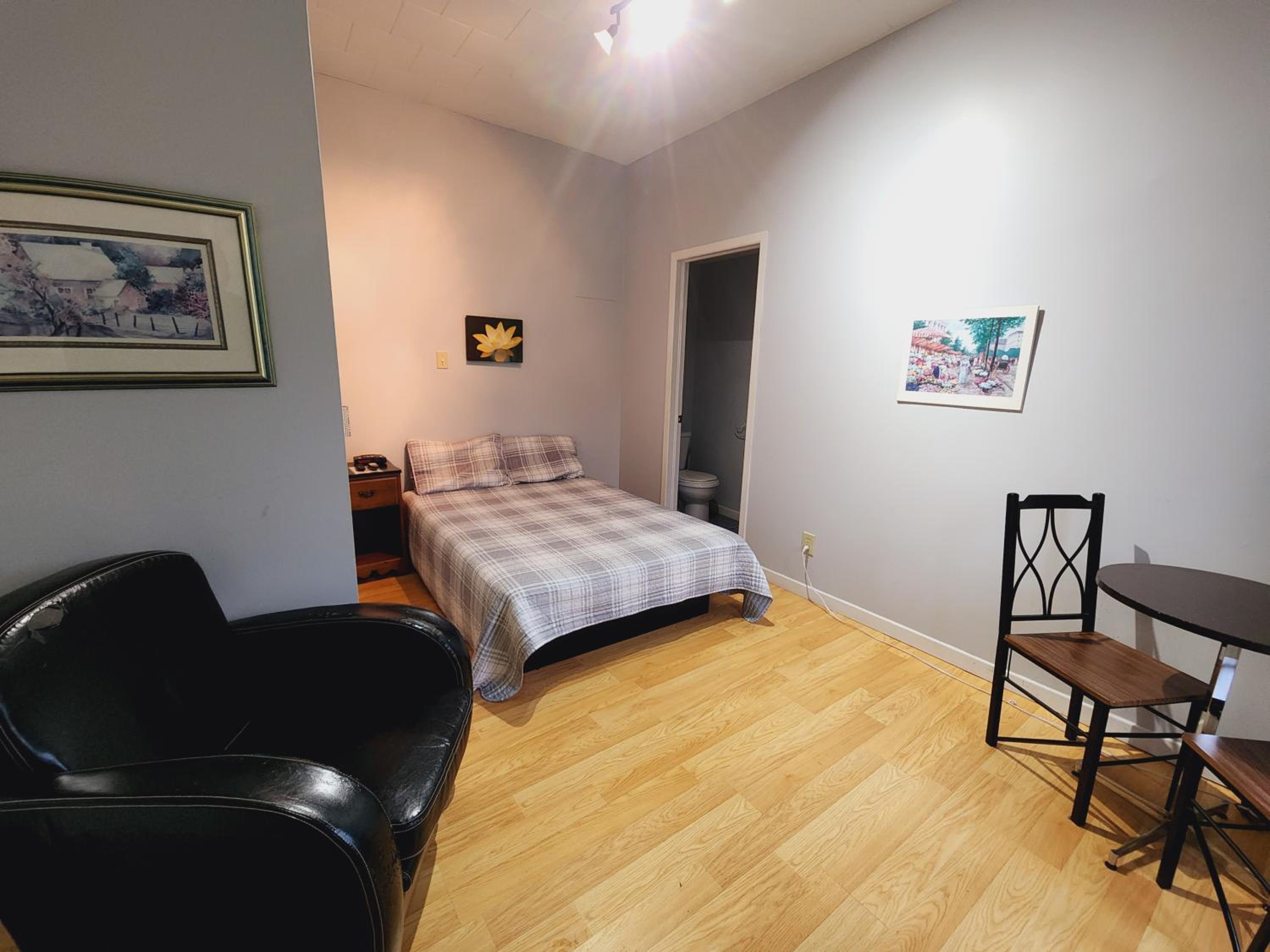 Budget Double Room - Photo 5