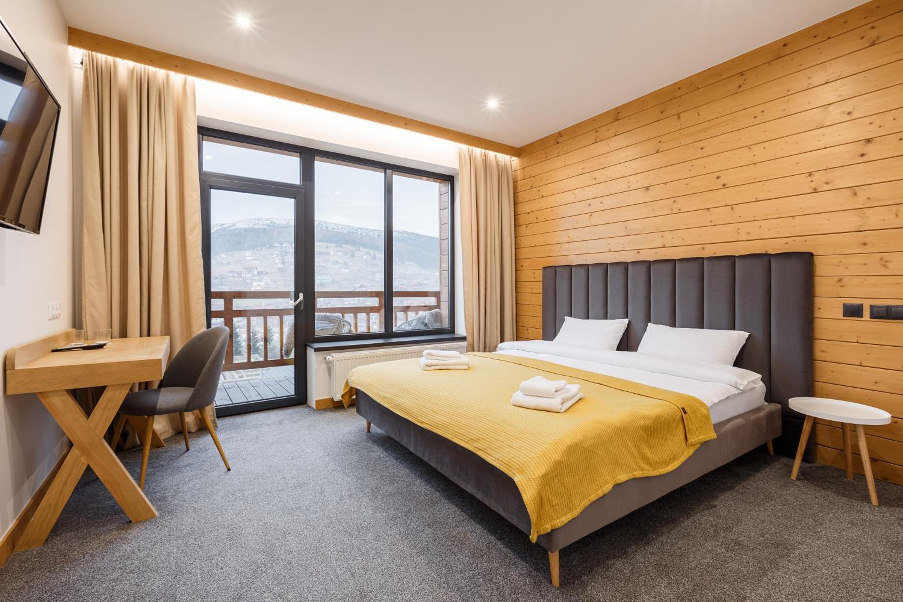 Double Room with Mountain View