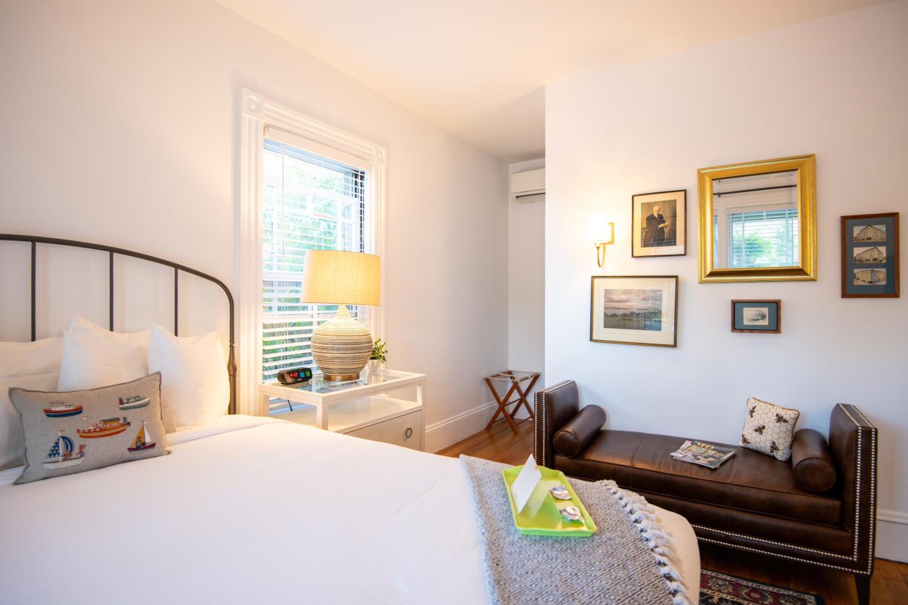Boscobel Economy Queen First Floor