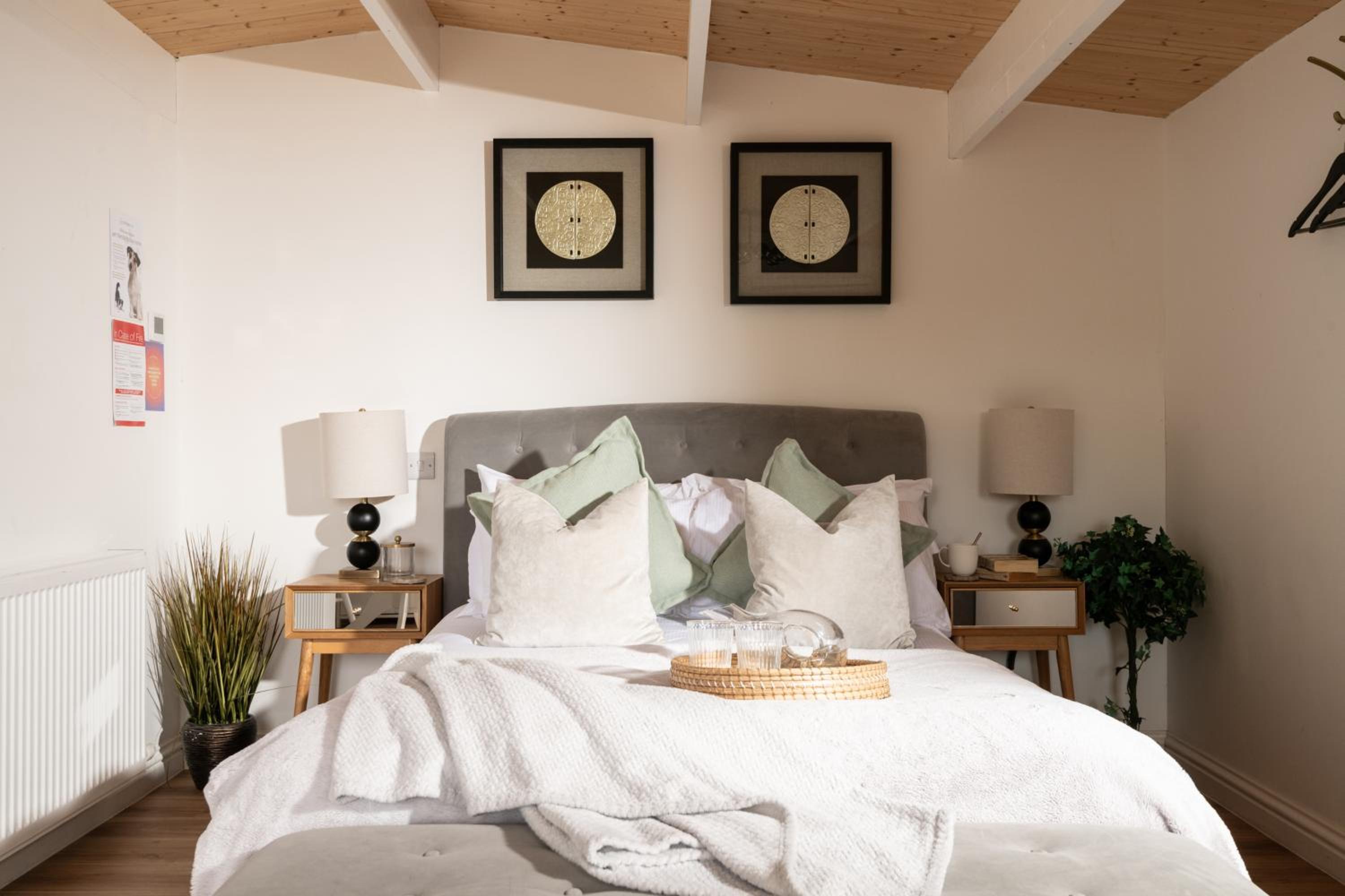 One-Bedroom House photo 1