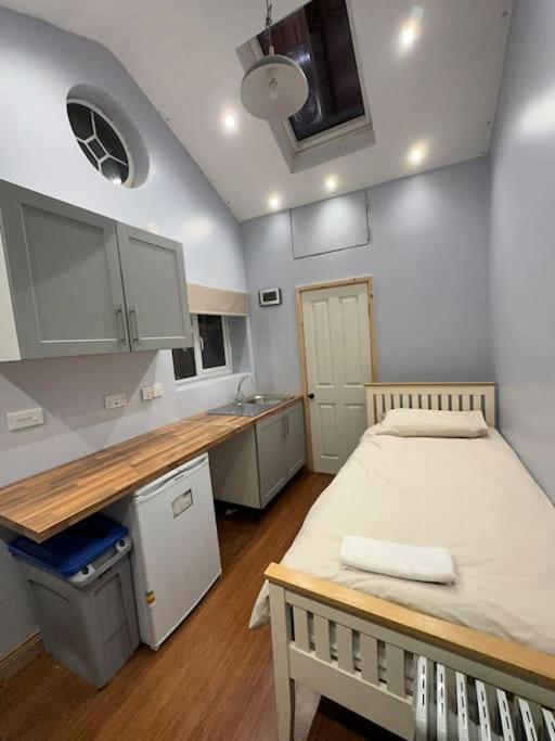 One-Bedroom Apartment photo 1