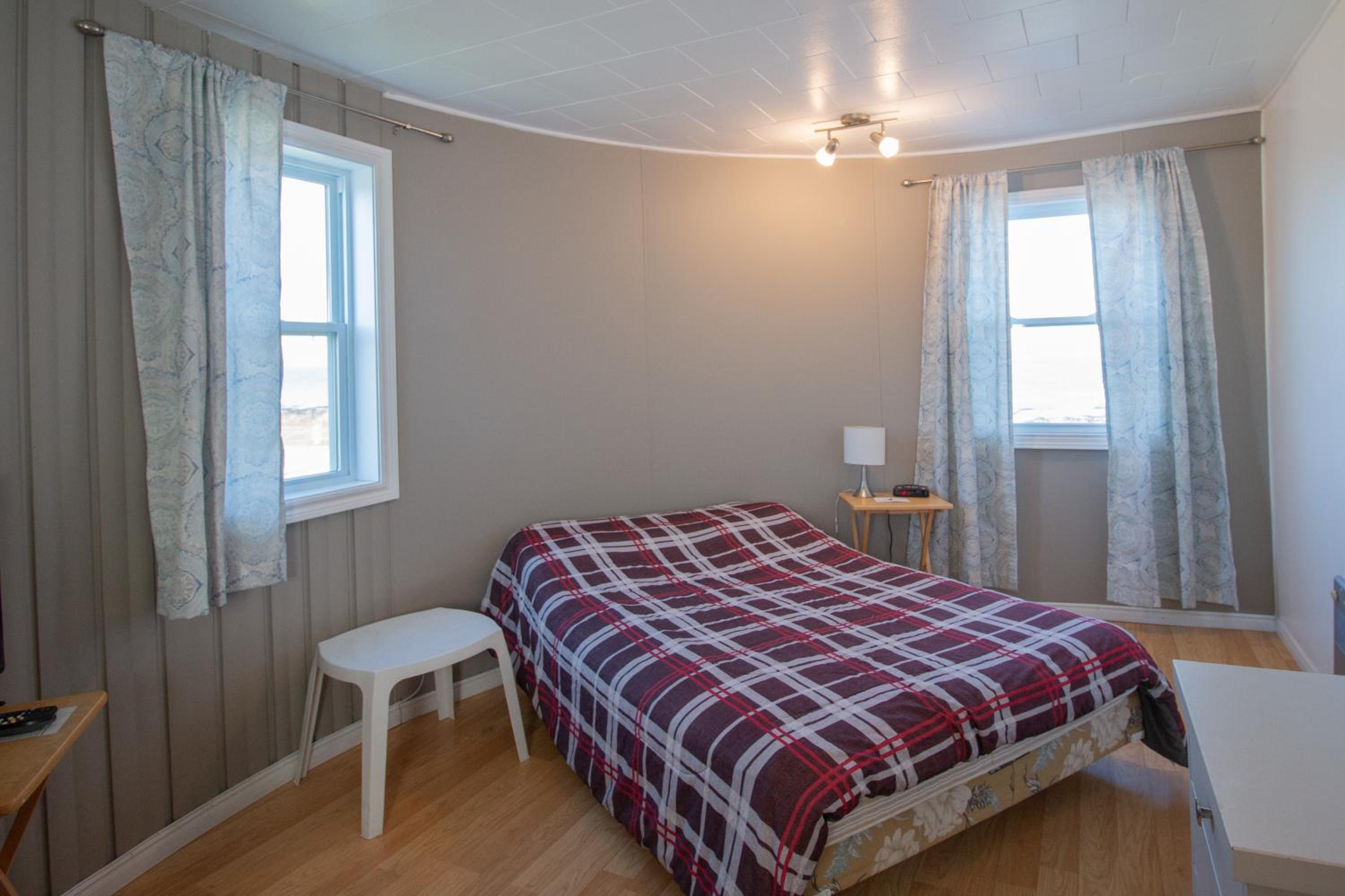 Queen Room with Sea View - Photo 4