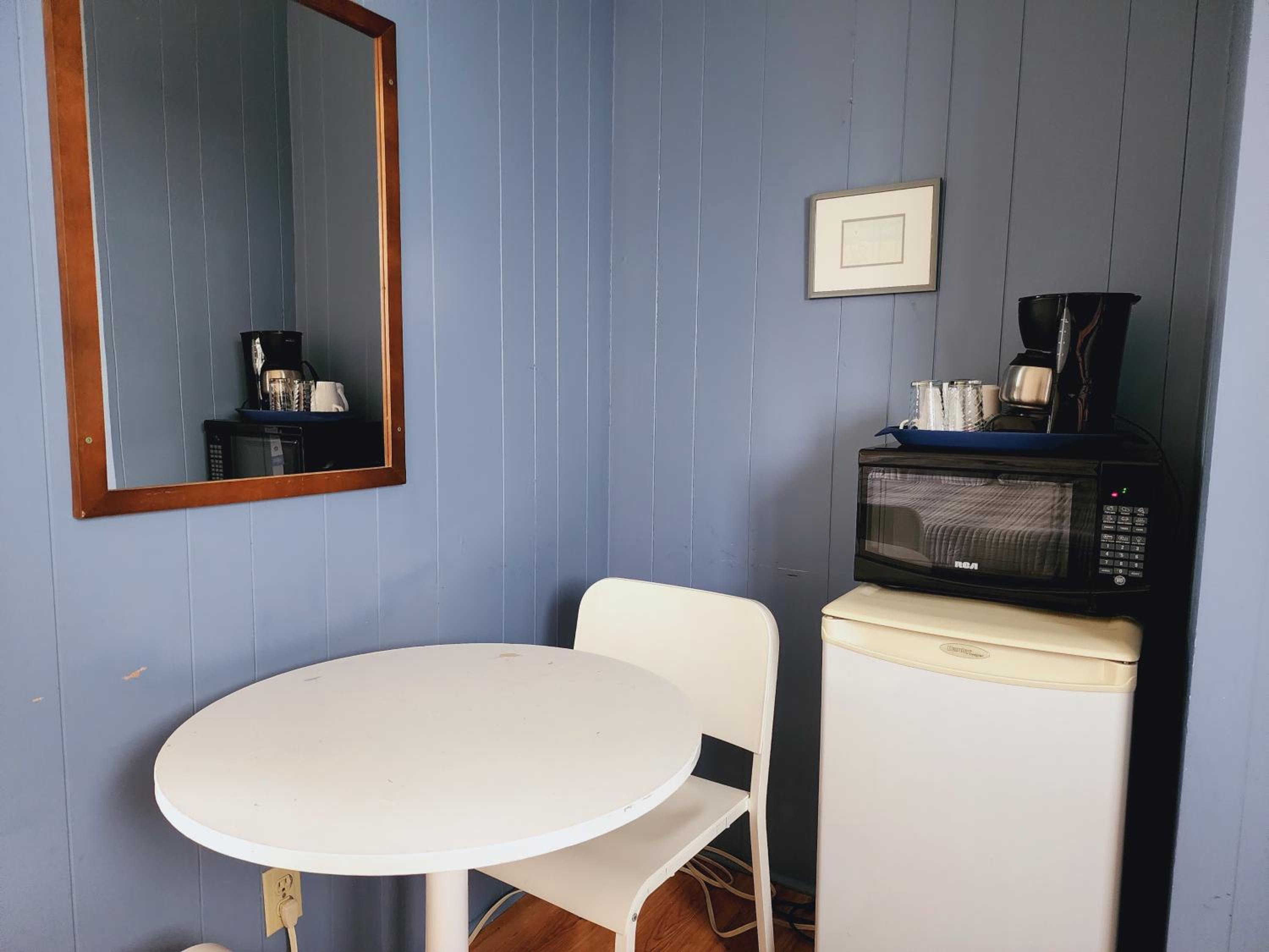 Queen Room with Sea View - Photo 2