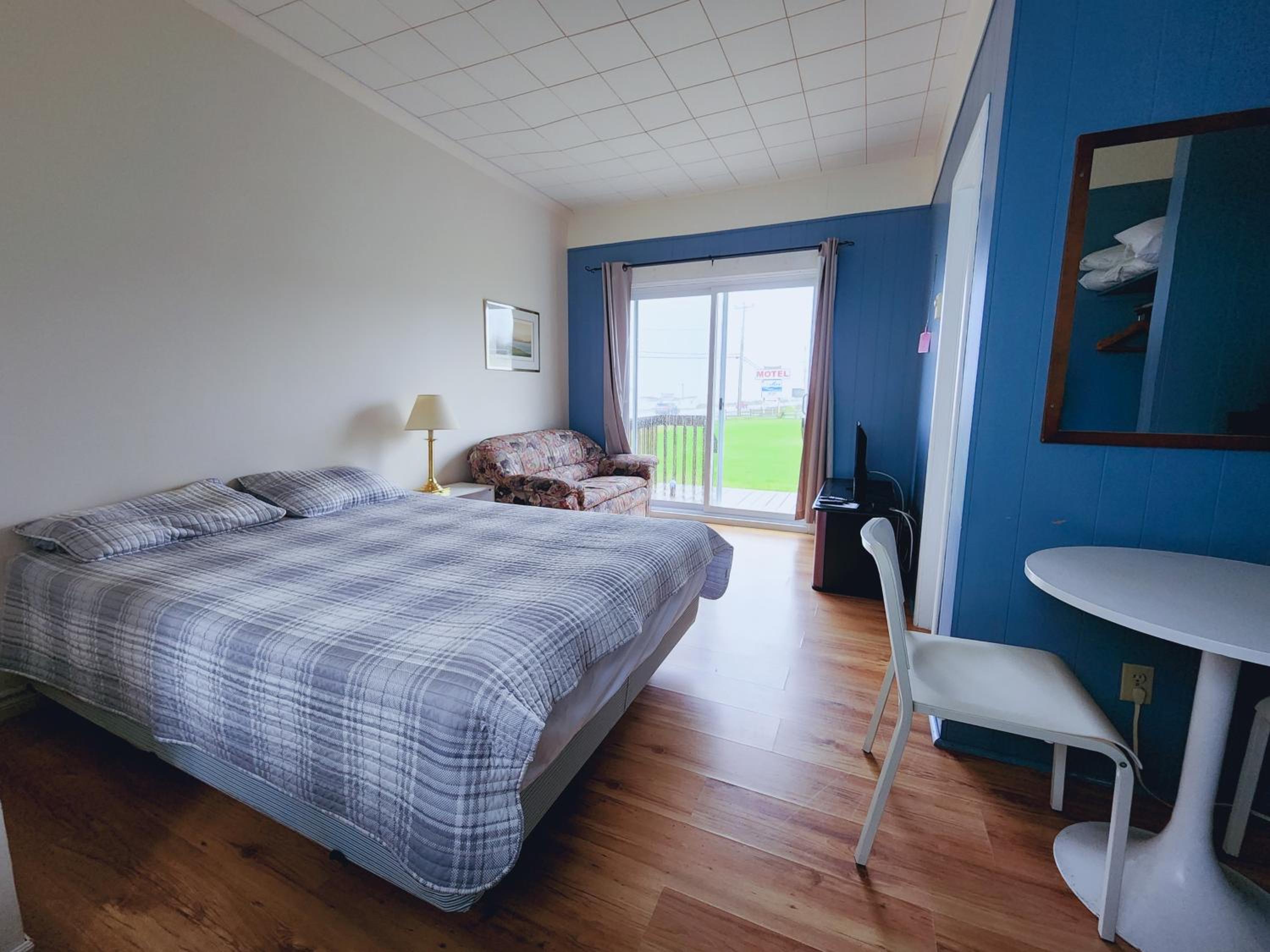 Queen Room with Sea View - Photo 1