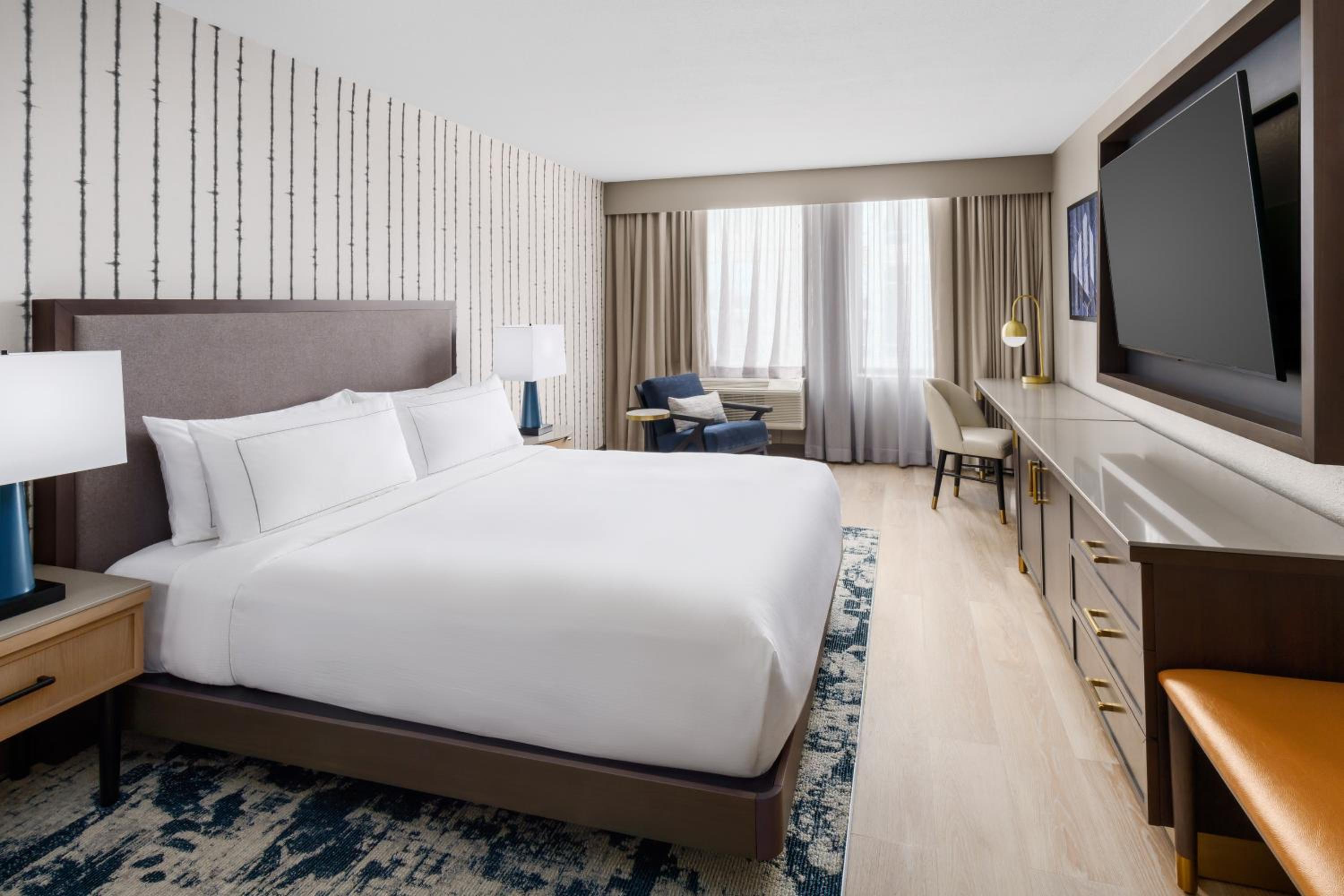 Deluxe King Room - Photo 6