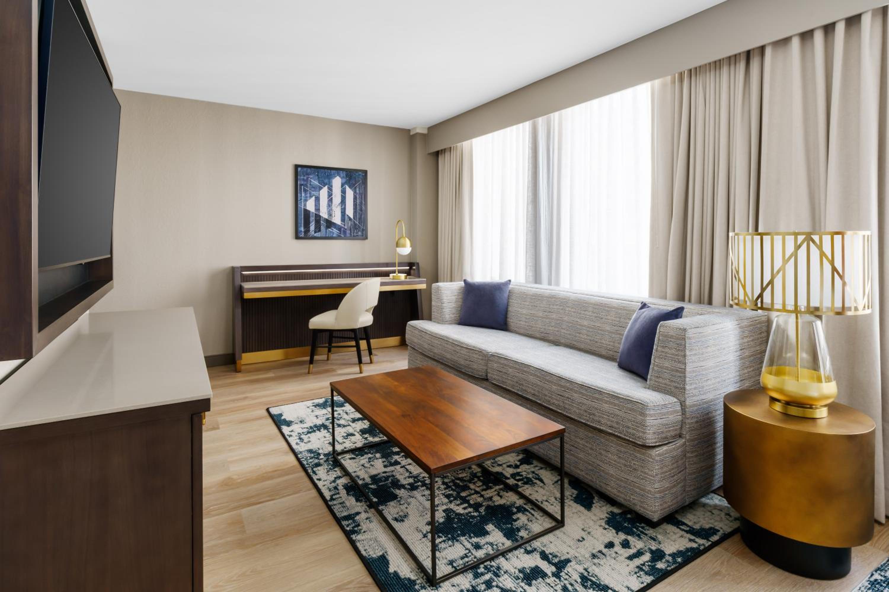 King Room with Sofa Bed - Non-Smoking - Photo 5