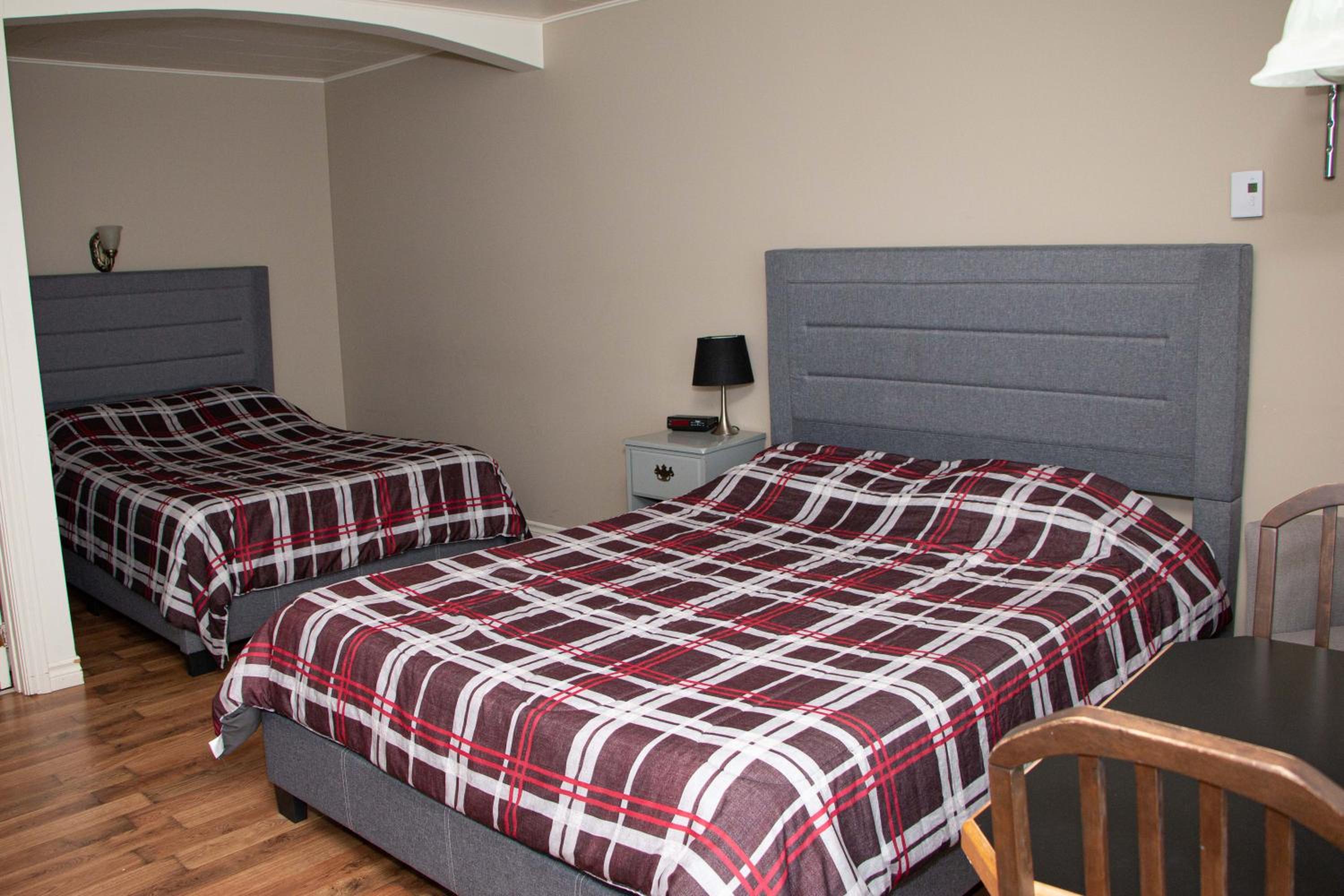 Quadruple Room with Sea View - Photo 4
