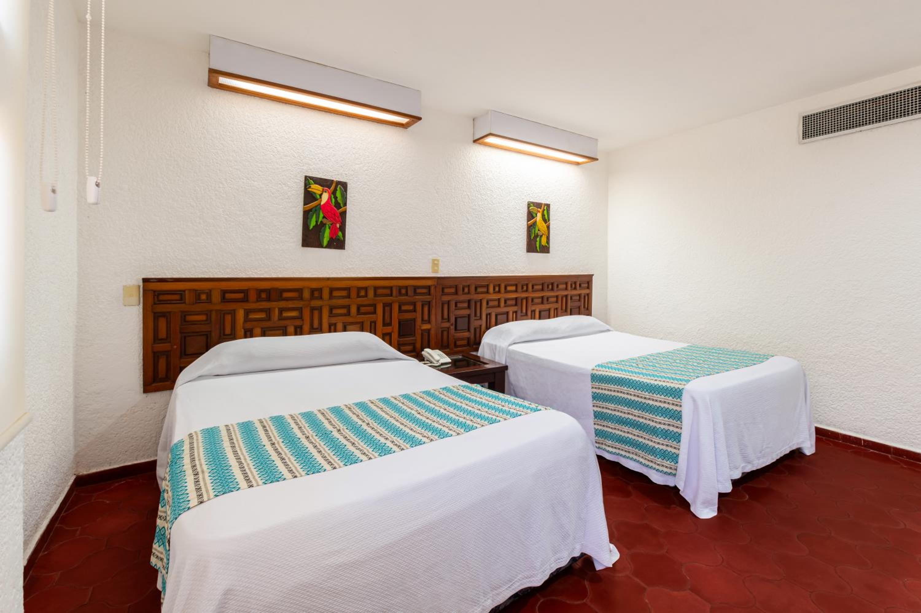 Double Room with Two Double Beds - Photo 7