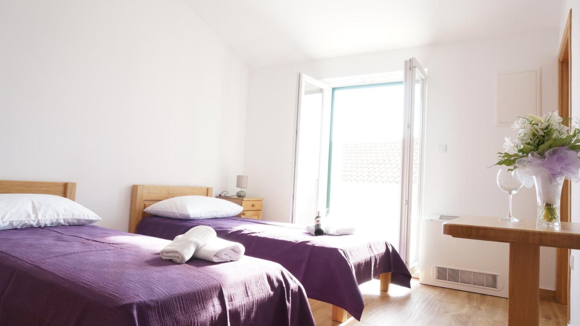 Apartment with Terrace - Photo 12