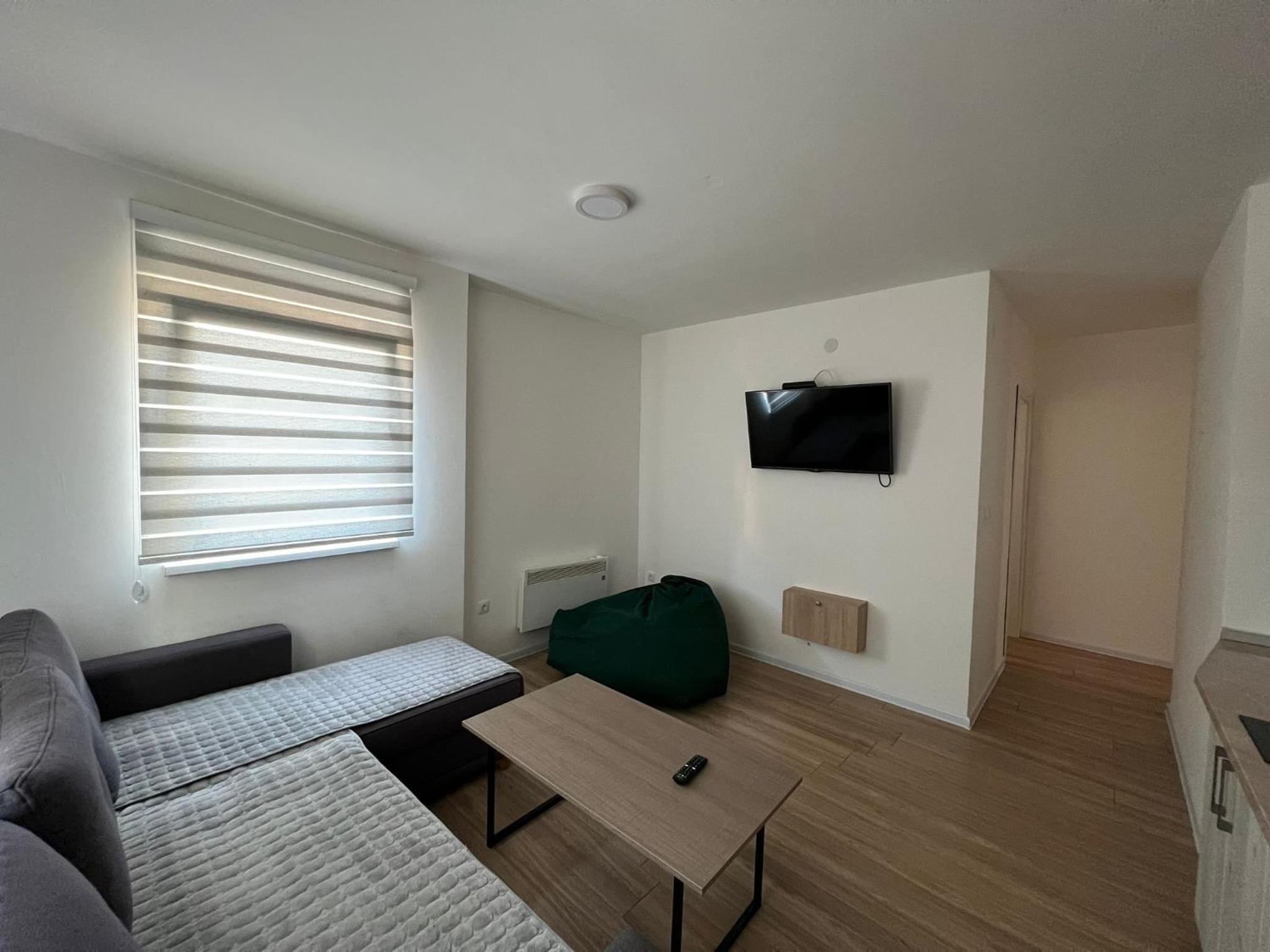 One-Bedroom Apartment photo 1
