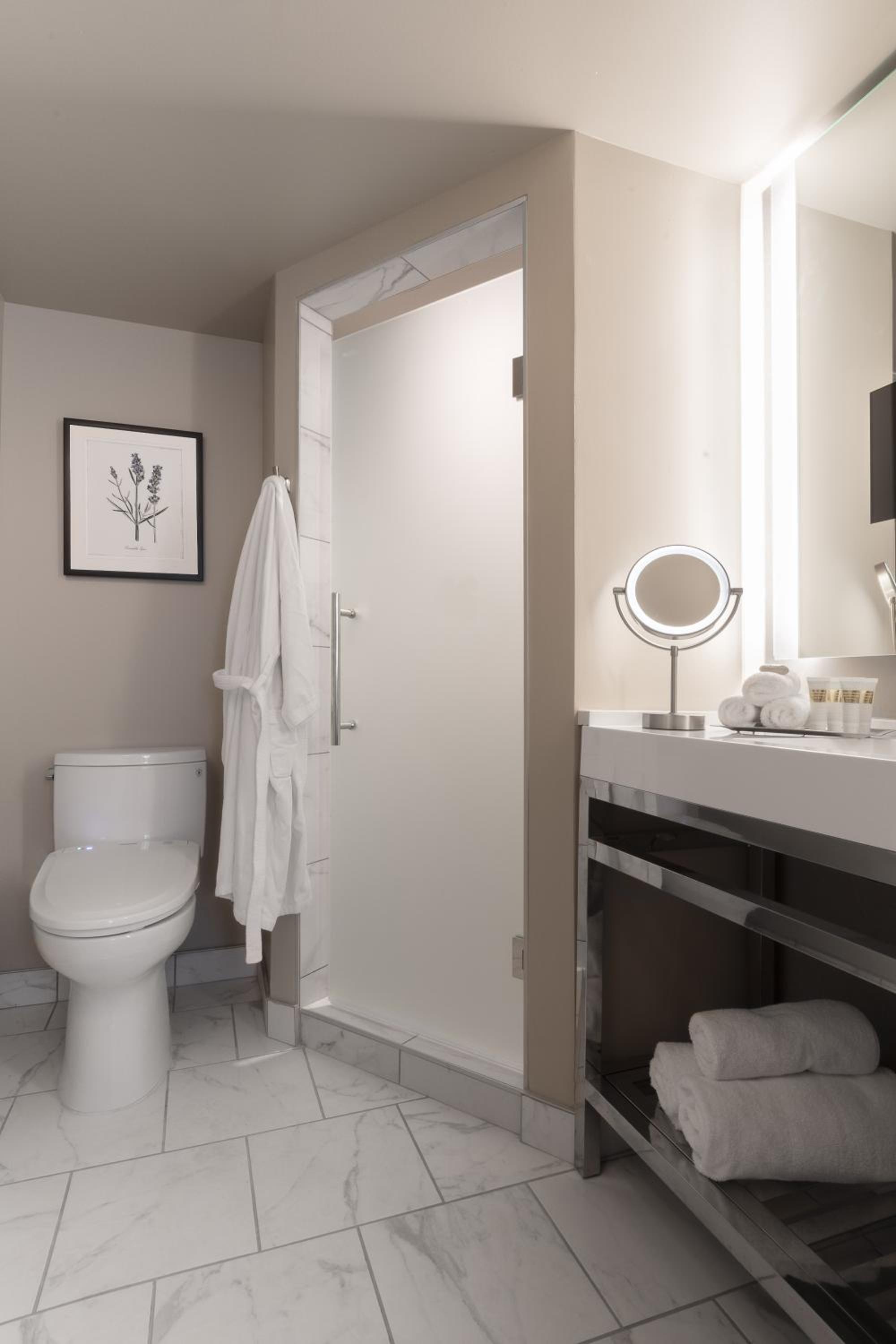 Deluxe King Room - Photo 3