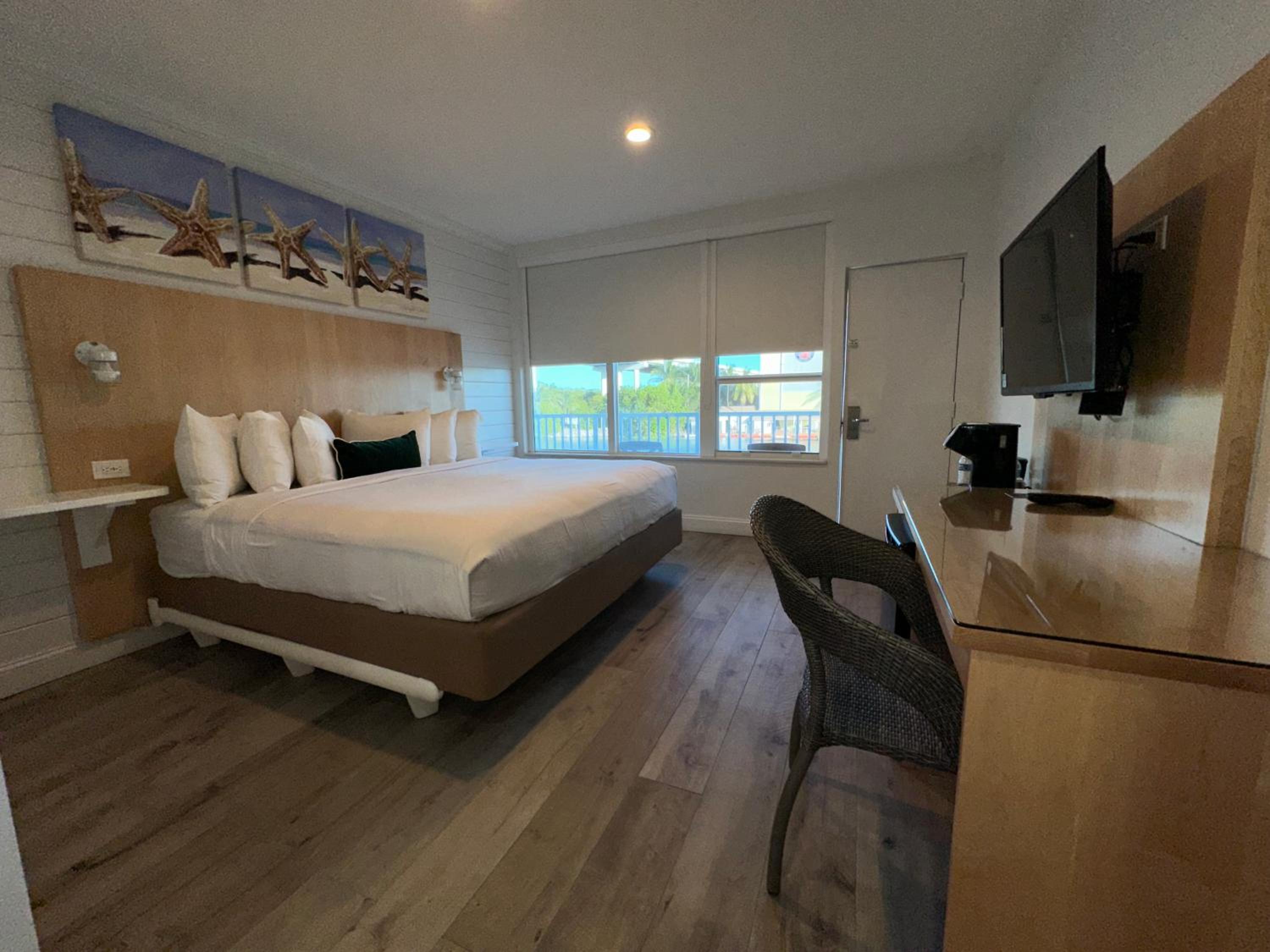 Standard King Room - Waterfront