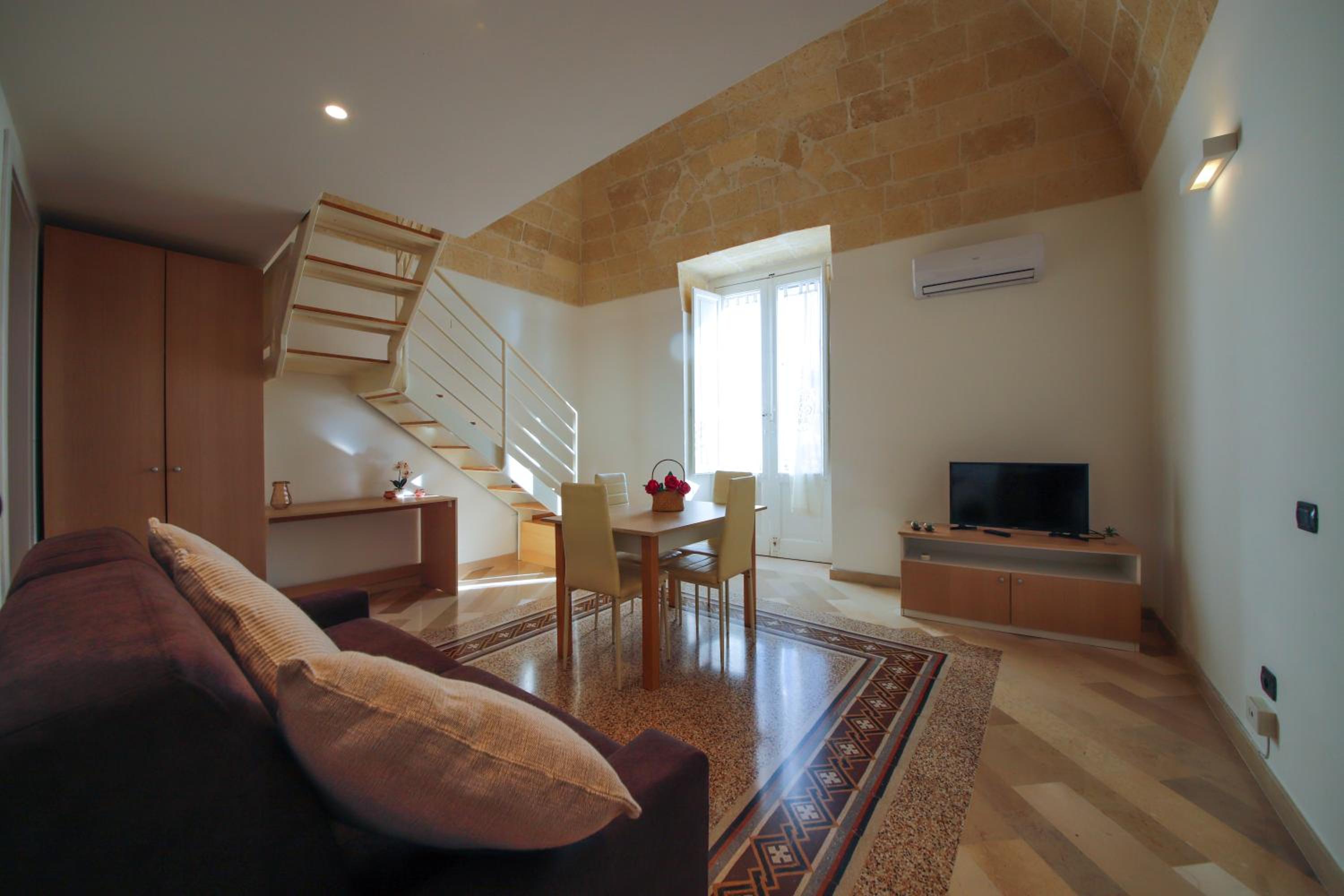 One-Bedroom Apartment photo 2