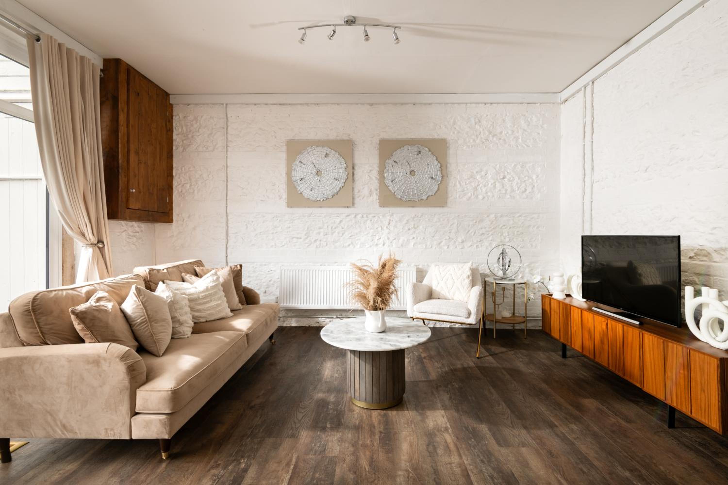 One-Bedroom House photo 1