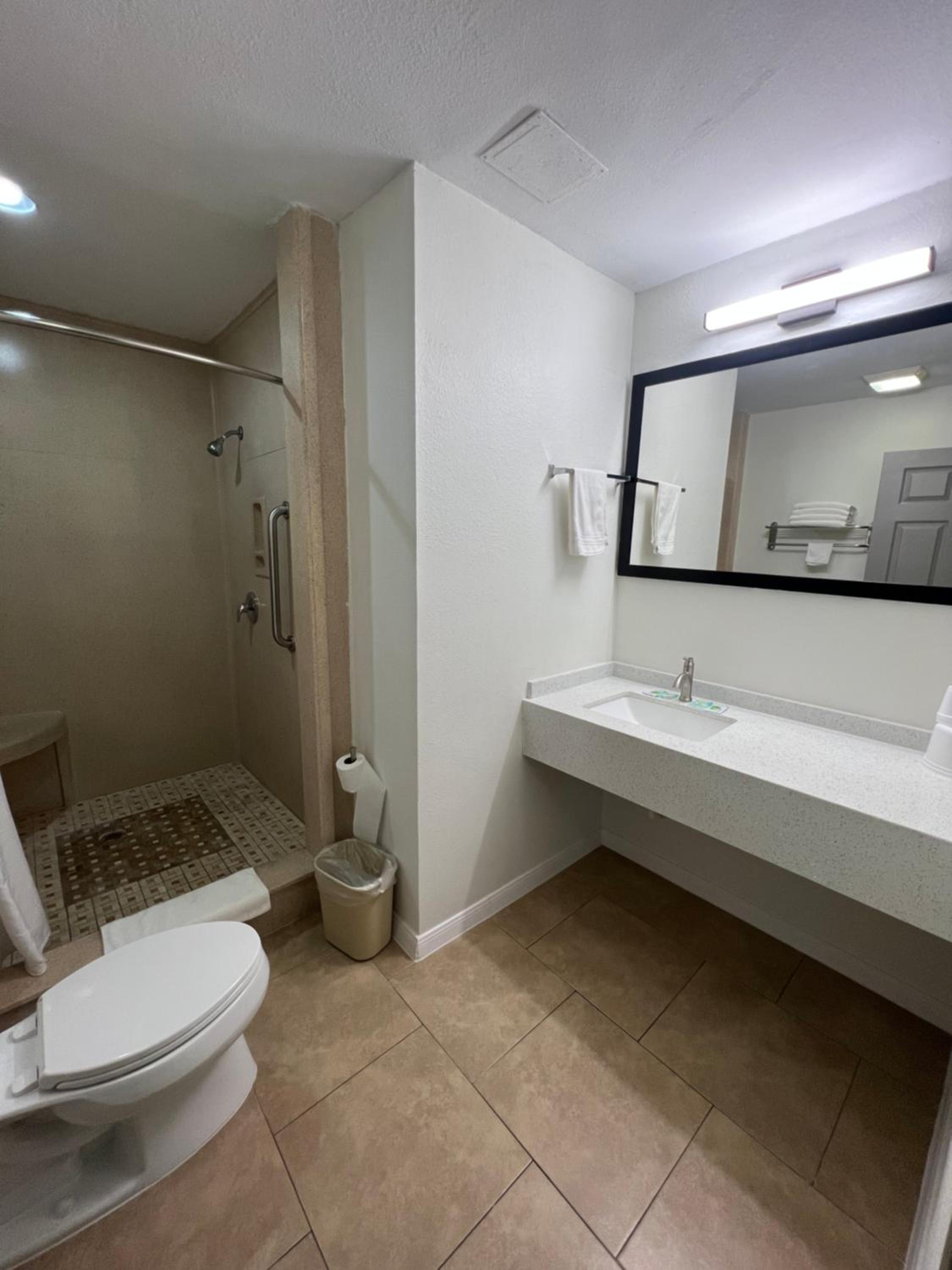 Suite with One King Bed and One Queen Bed - Photo 3