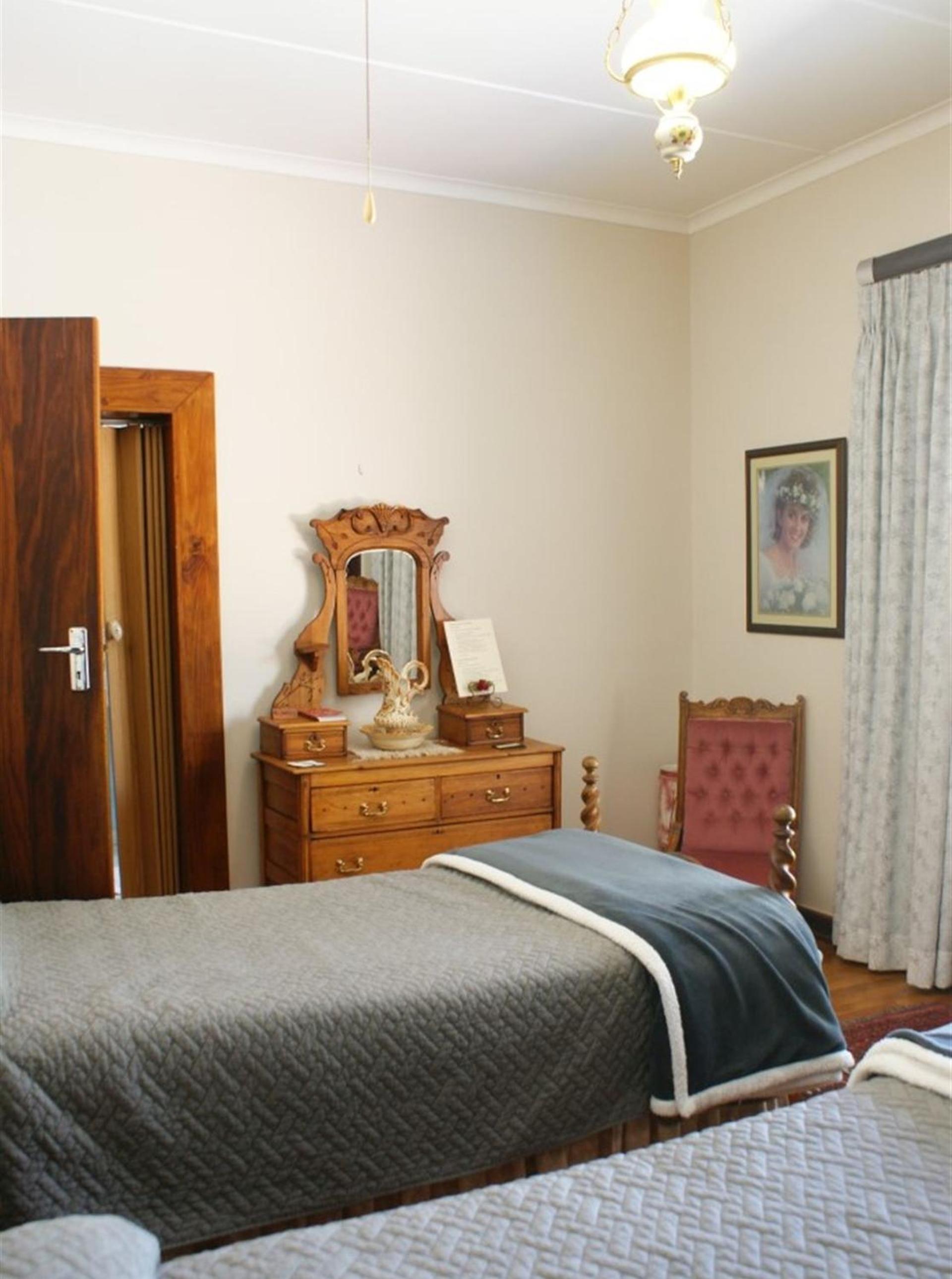 Basic Twin Room - Photo 5