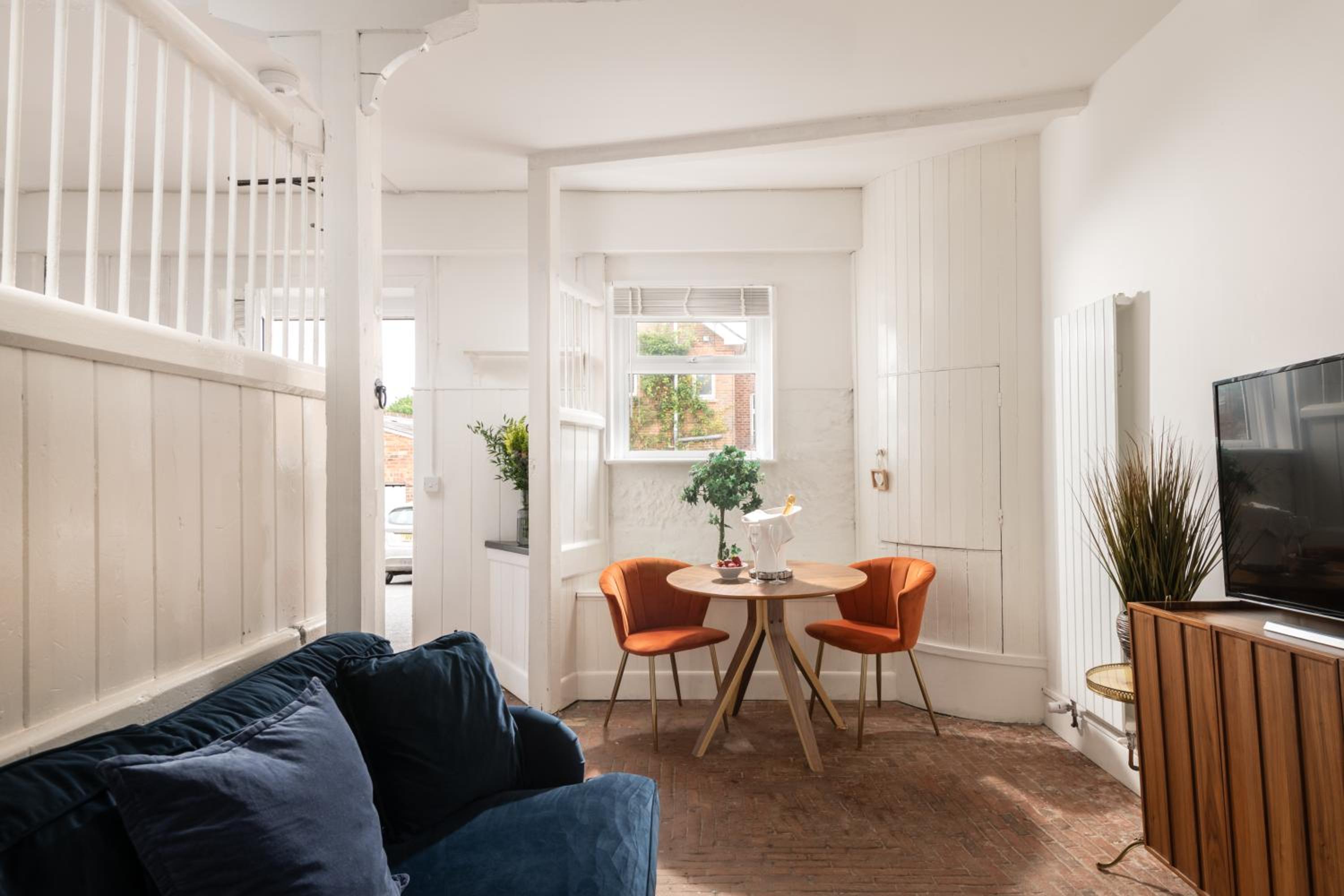 One-Bedroom House - Photo 2