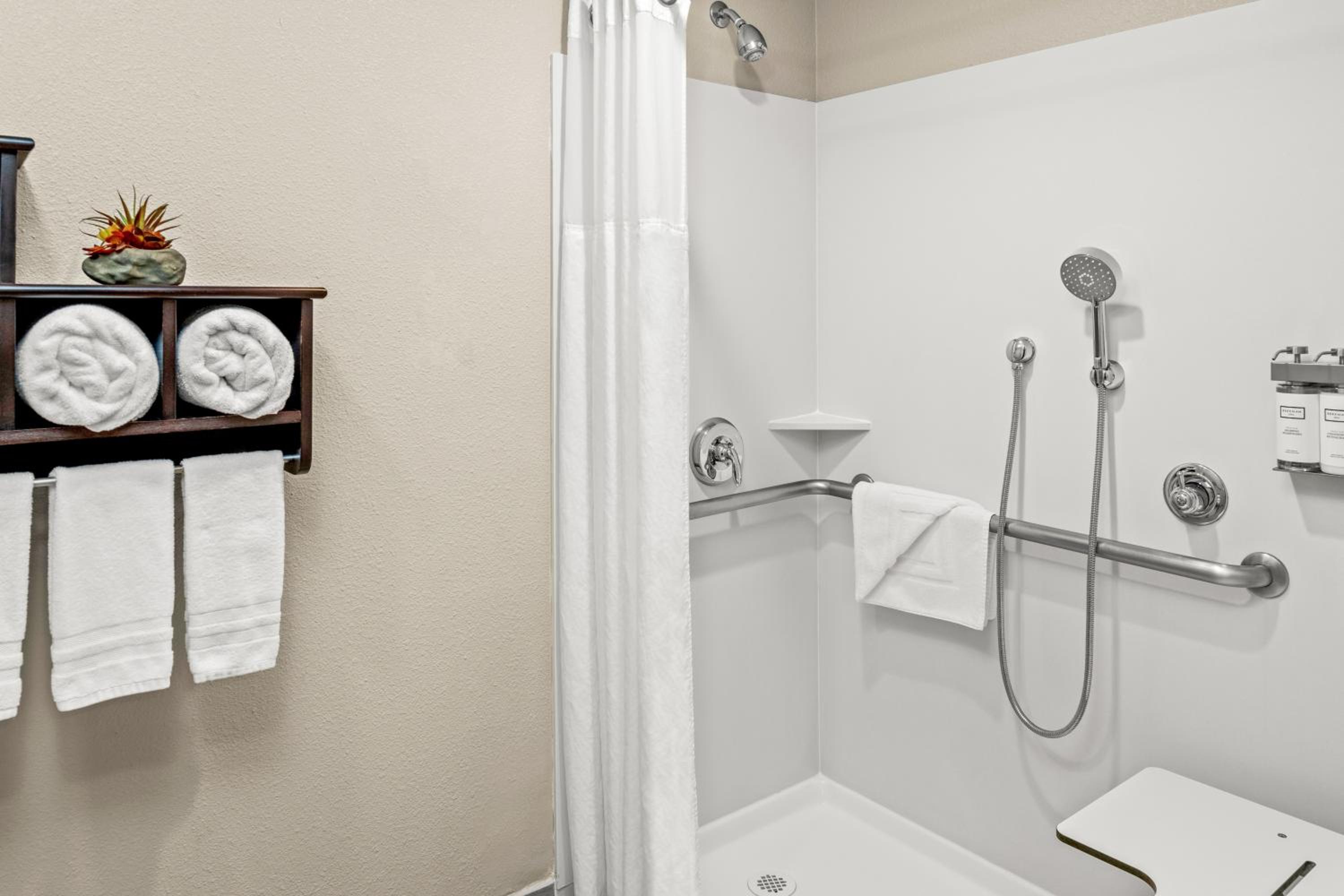 King Room - Disability Access - Photo 3