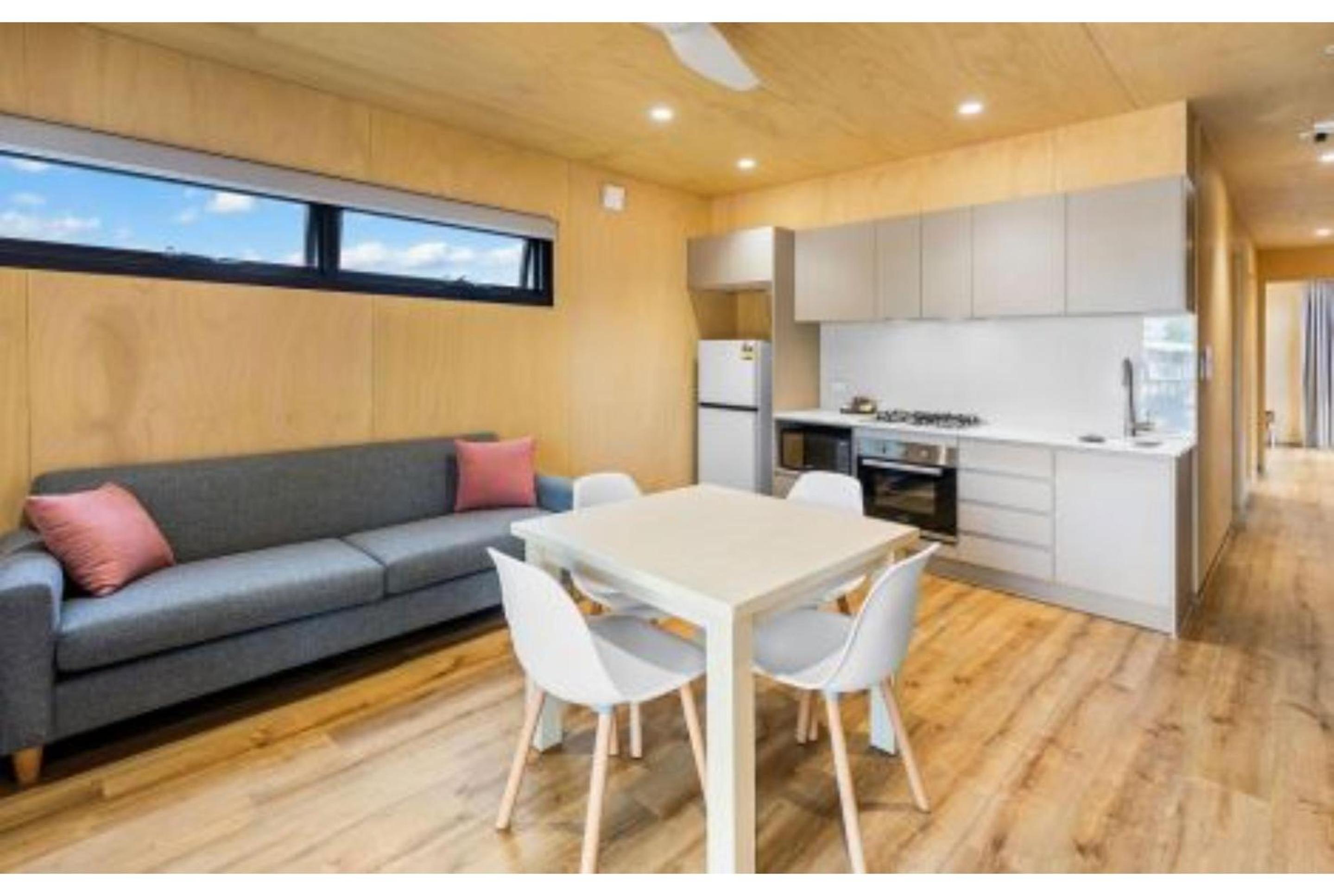 Deluxe 2 Bedroom Cabin - Sleeps 4 - Photo 4