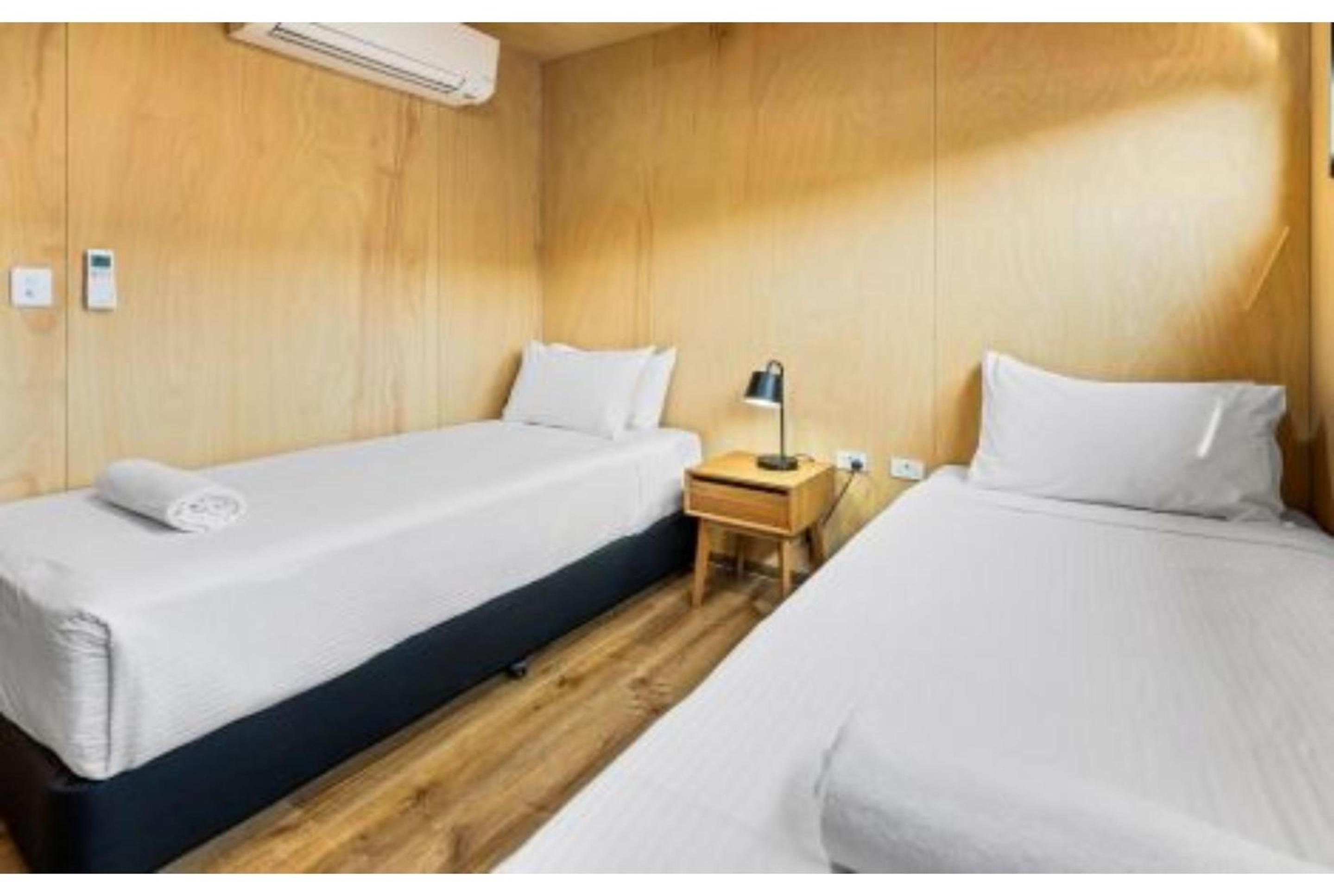 Deluxe 2 Bedroom Cabin - Sleeps 4 - Photo 3