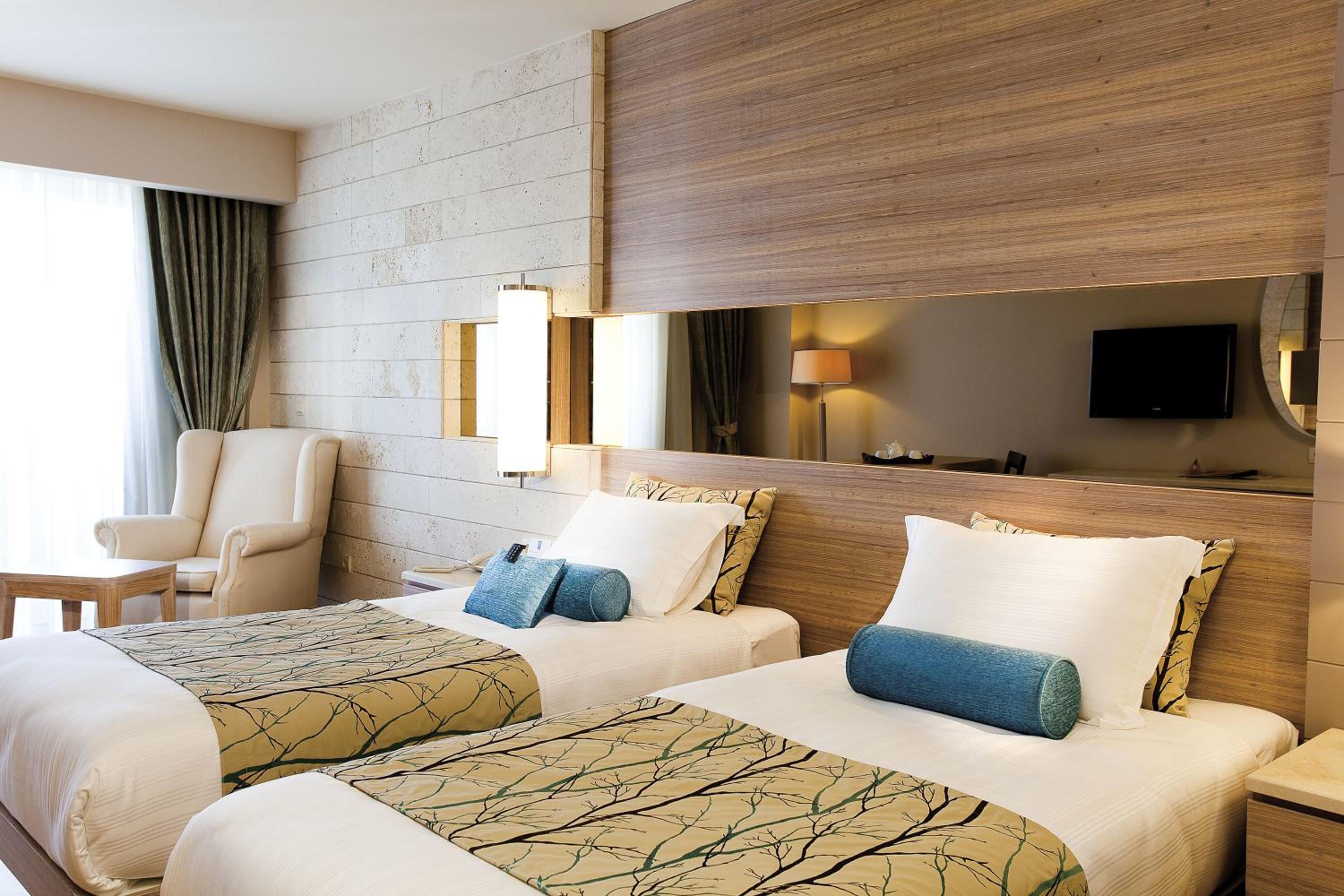 Double Room with Side Sea View photo 3