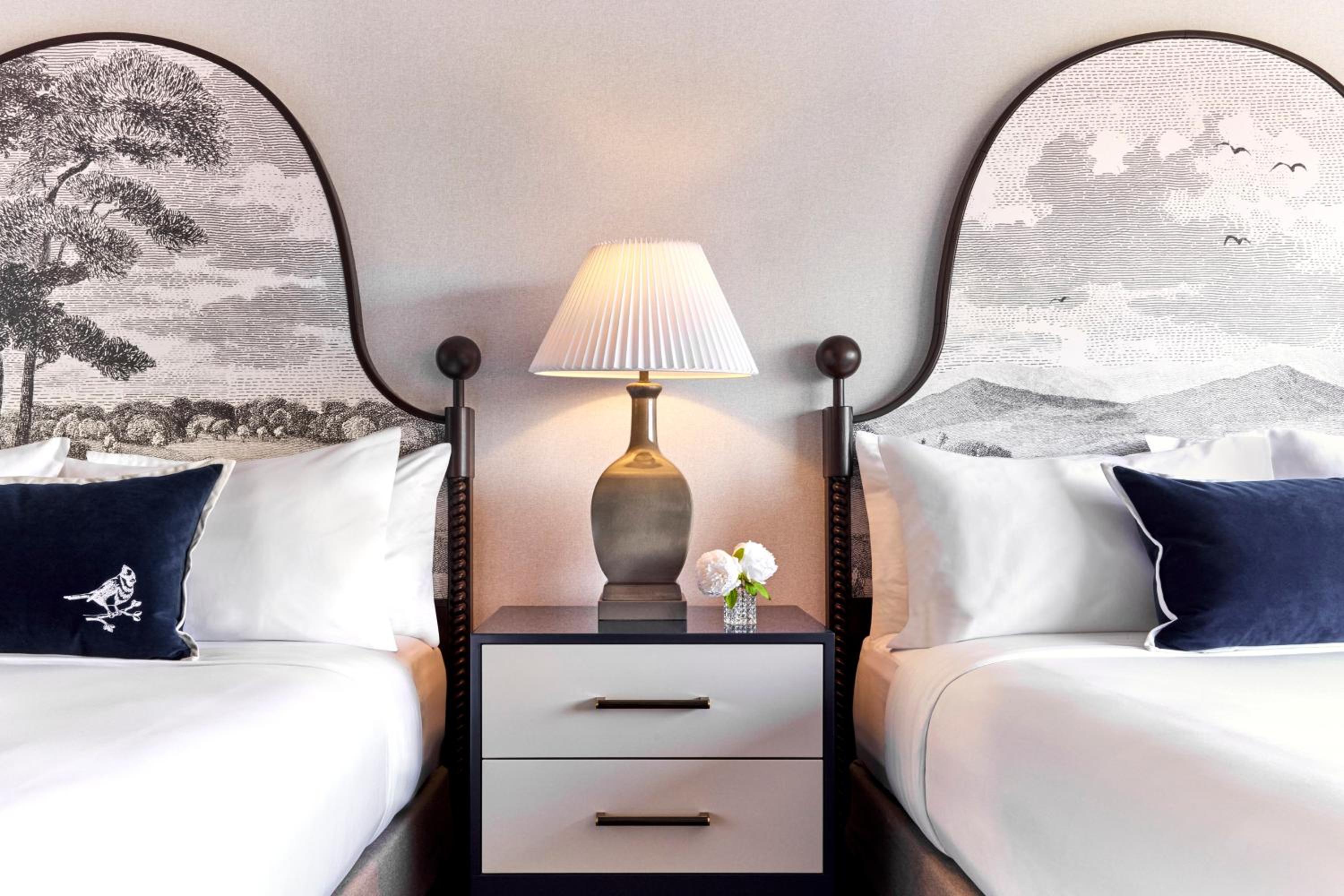 Deluxe Room 2 Queen Beds - Photo 7