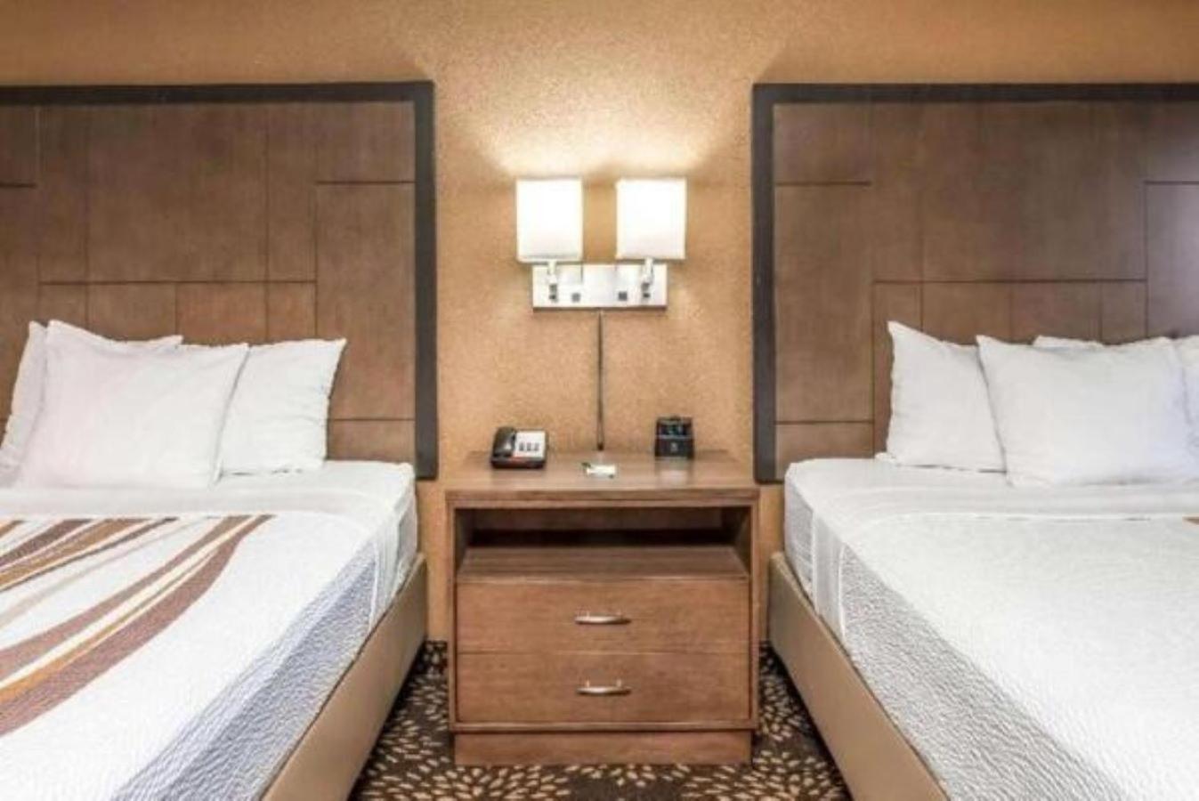 Quadruple Room with Two Queen Beds - Non Smoking - Photo 1