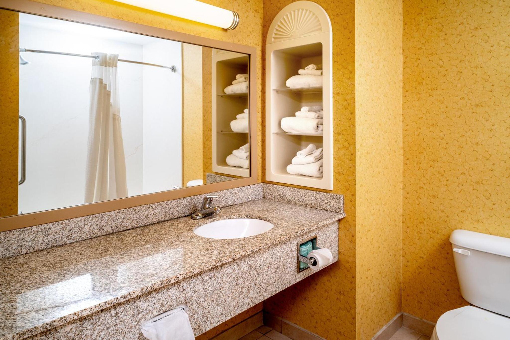 Standard King Room - Photo 4