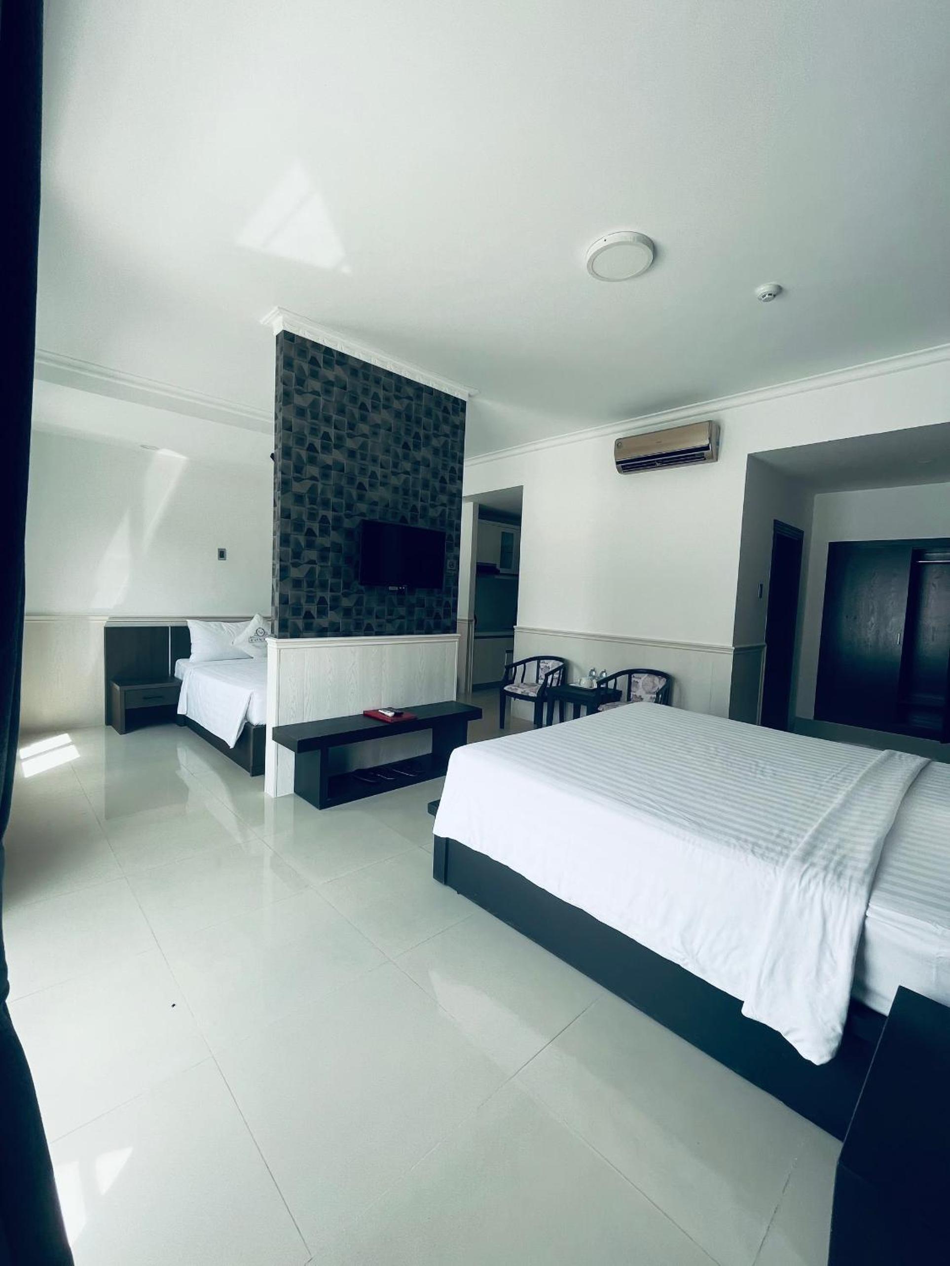 Deluxe Family Room