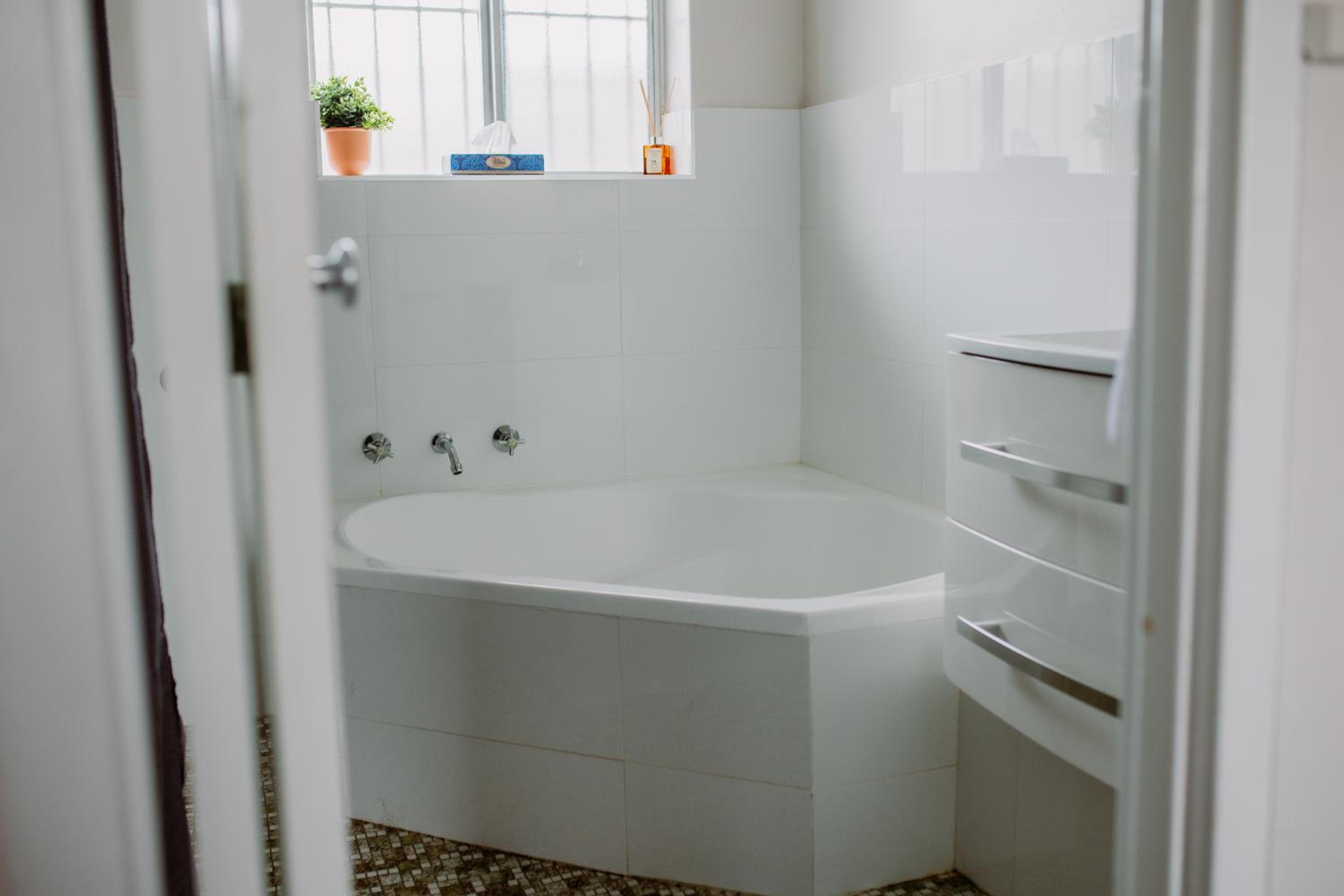 Queen Room with Spa Bath photo 2