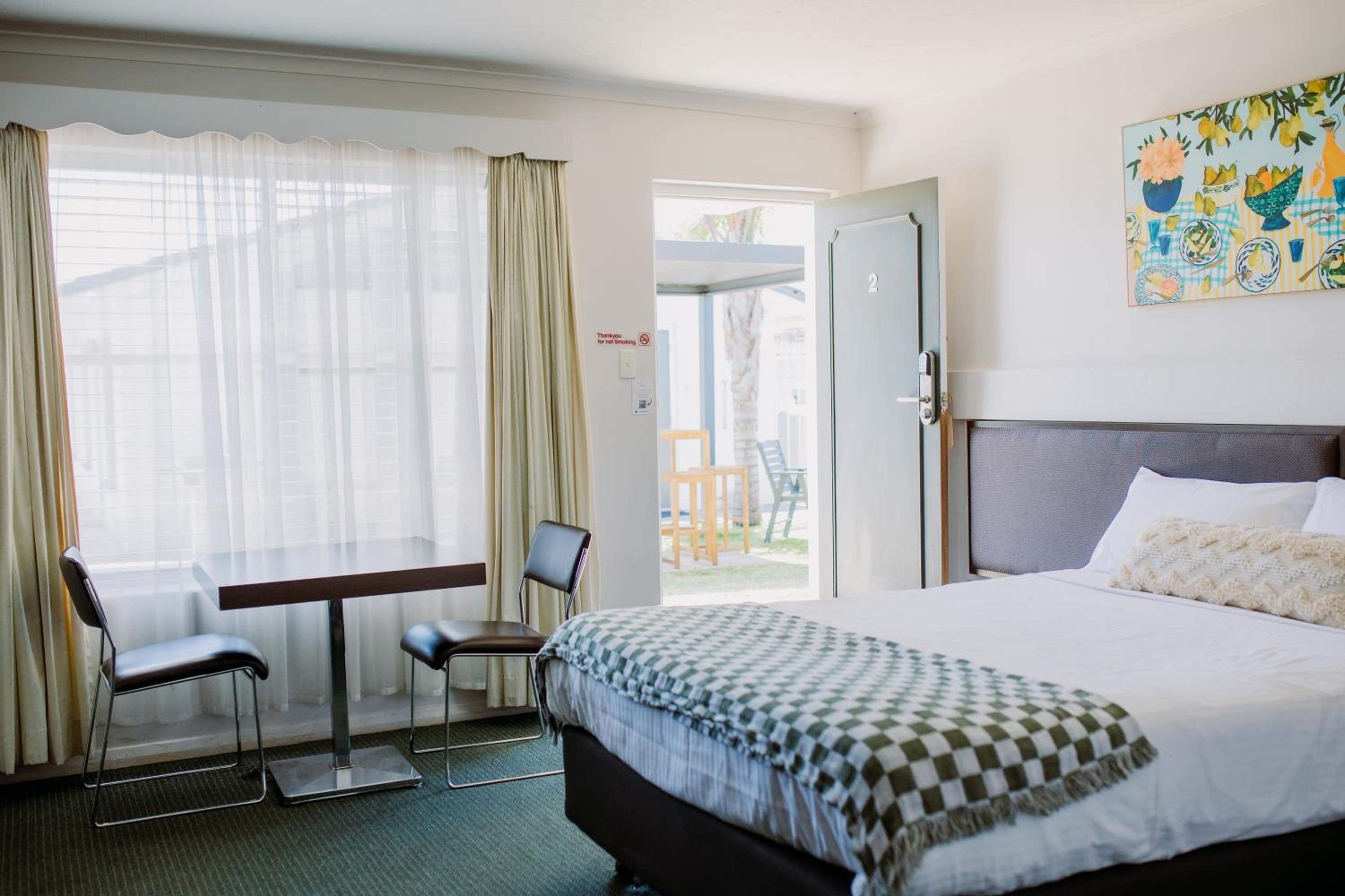 Deluxe Double Room (2 Adults + 1 Child) photo 2